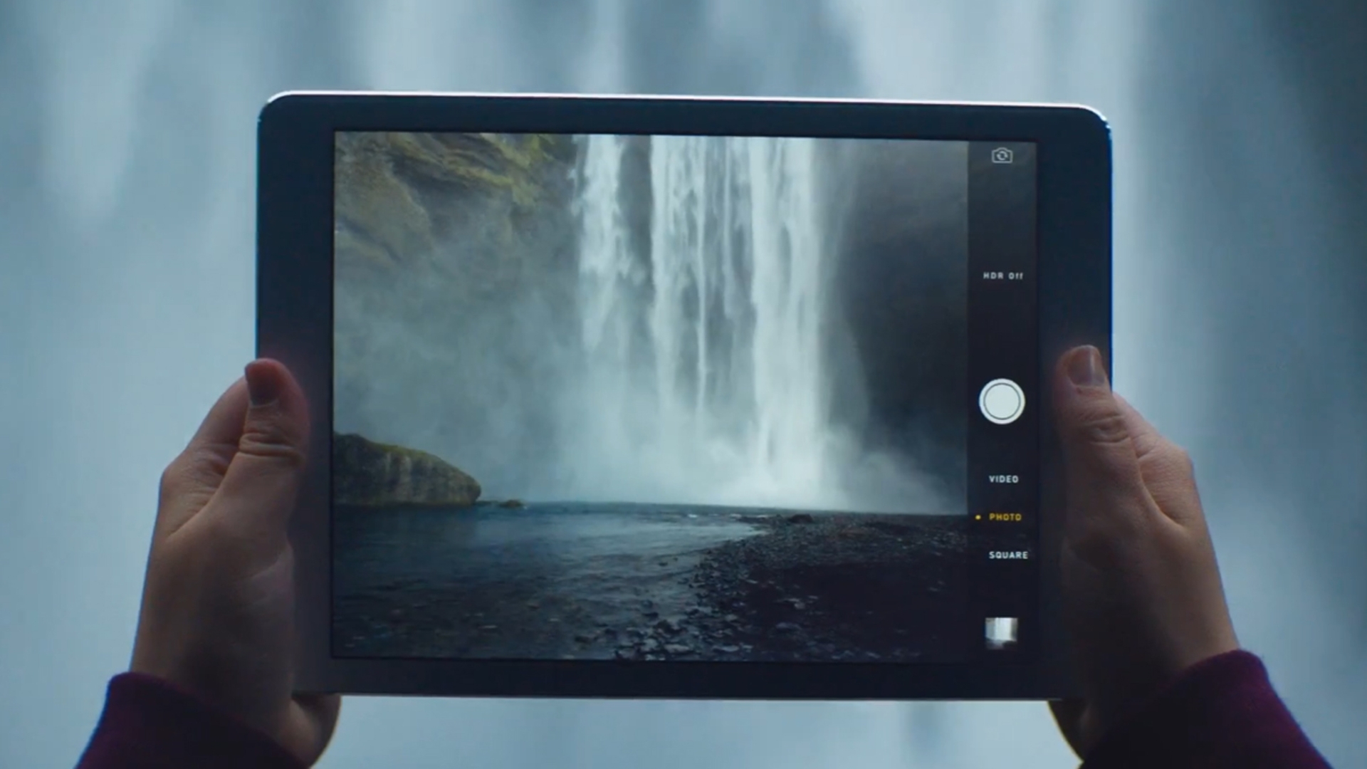 iPad Air-Spot: "Chérie's Verse" iPad Air-Spot: "Chérie's Verse"