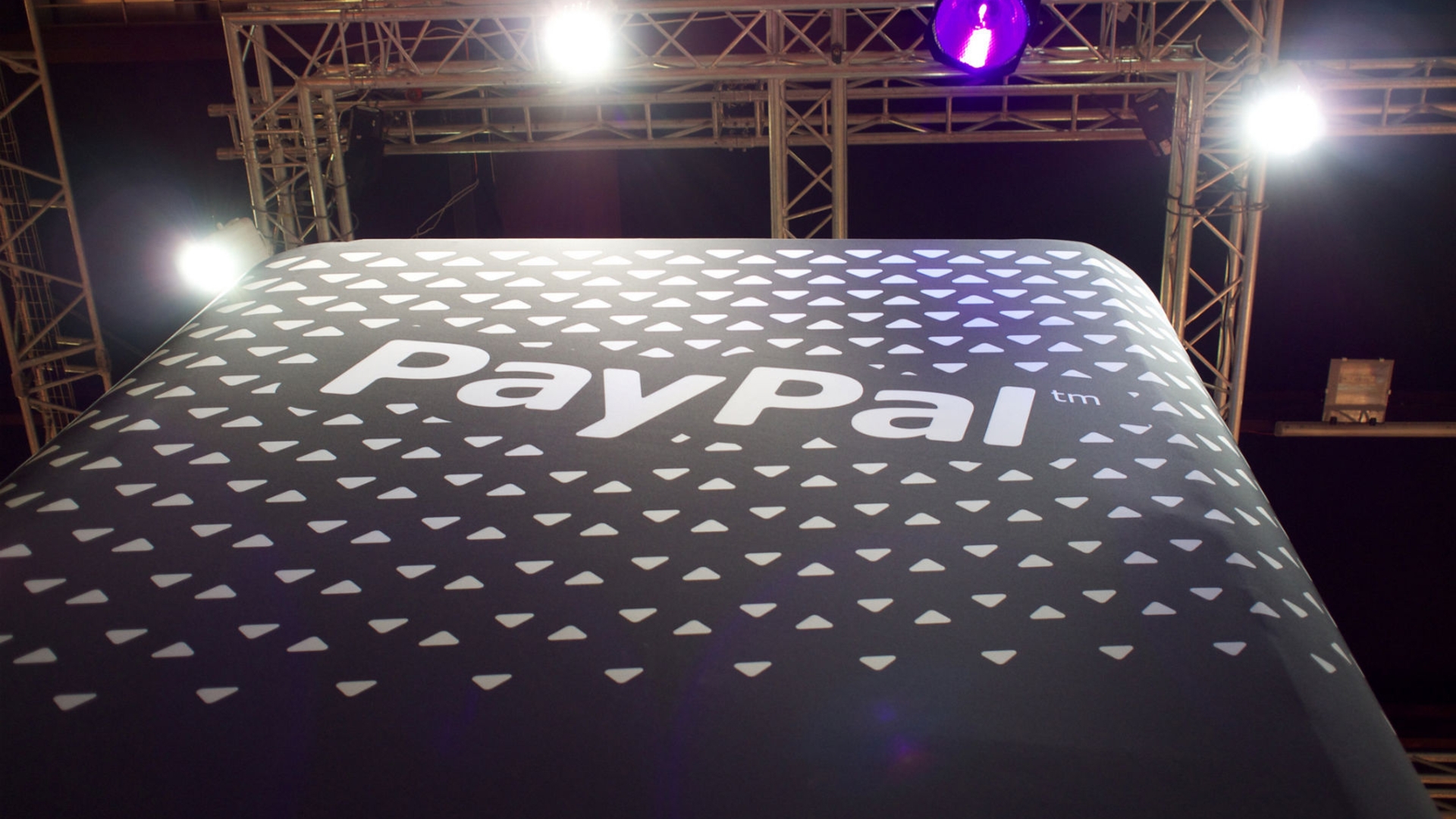 Paypal hat seit Samstag einen Mitarbeiter weniger. Paypal hat seit Samstag einen Mitarbeiter weniger.