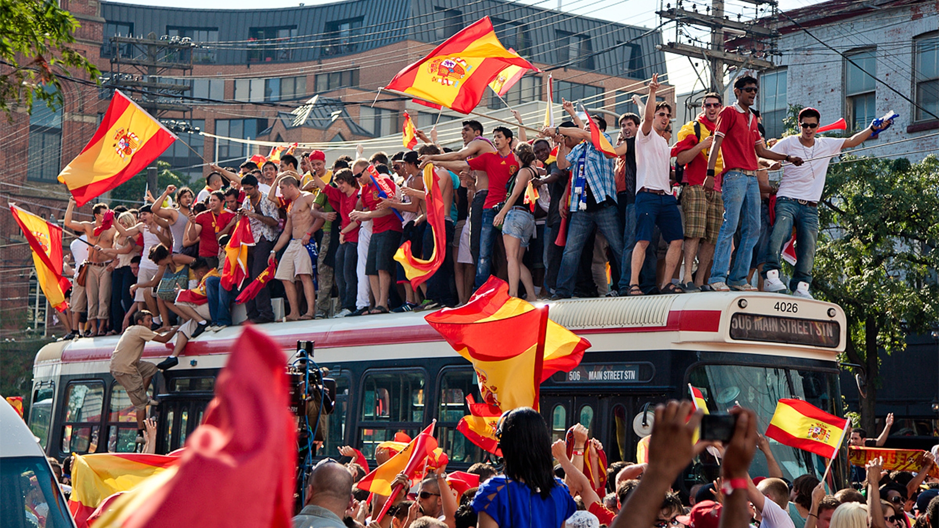 Bei der WM 2010 und der EM 2012 jubelten am Ende die Spanier. Wie sie dieses Jahr abschneiden könnt Ihr im Livestream verfolgen.