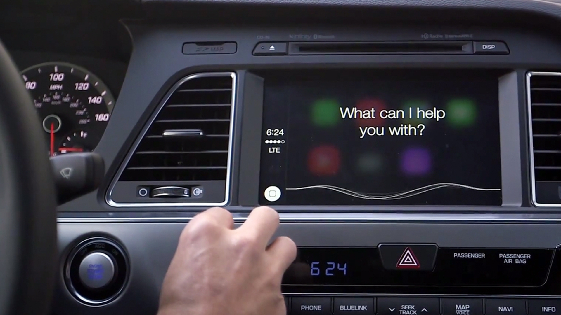 CarPlay kann offenbar mit vielen Fahrzeug-Systemen kooperieren CarPlay kann offenbar mit vielen Fahrzeug-Systemen kooperieren
