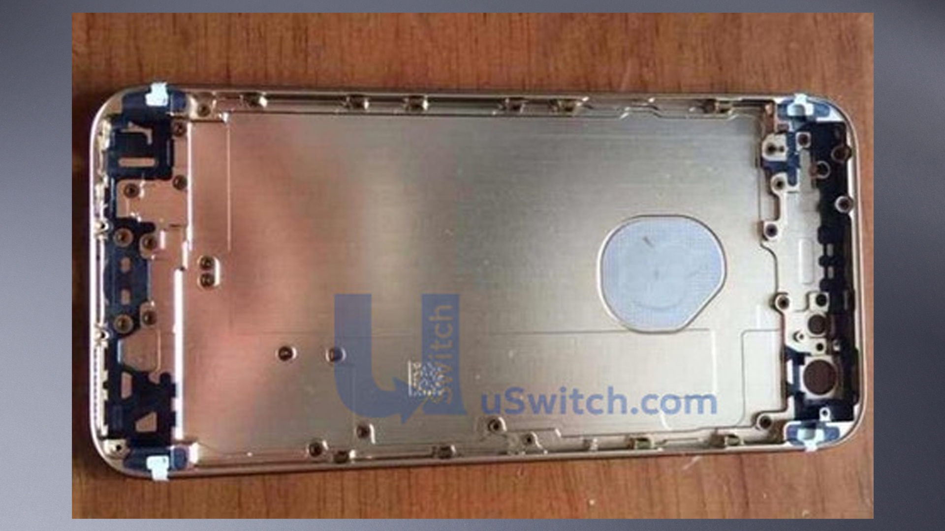 Die Aussparung in der Rückschale des iPhone 6 könnte Licht durchscheinen lassen Die Aussparung in der Rückschale des iPhone 6 könnte Licht durchscheinen lassen