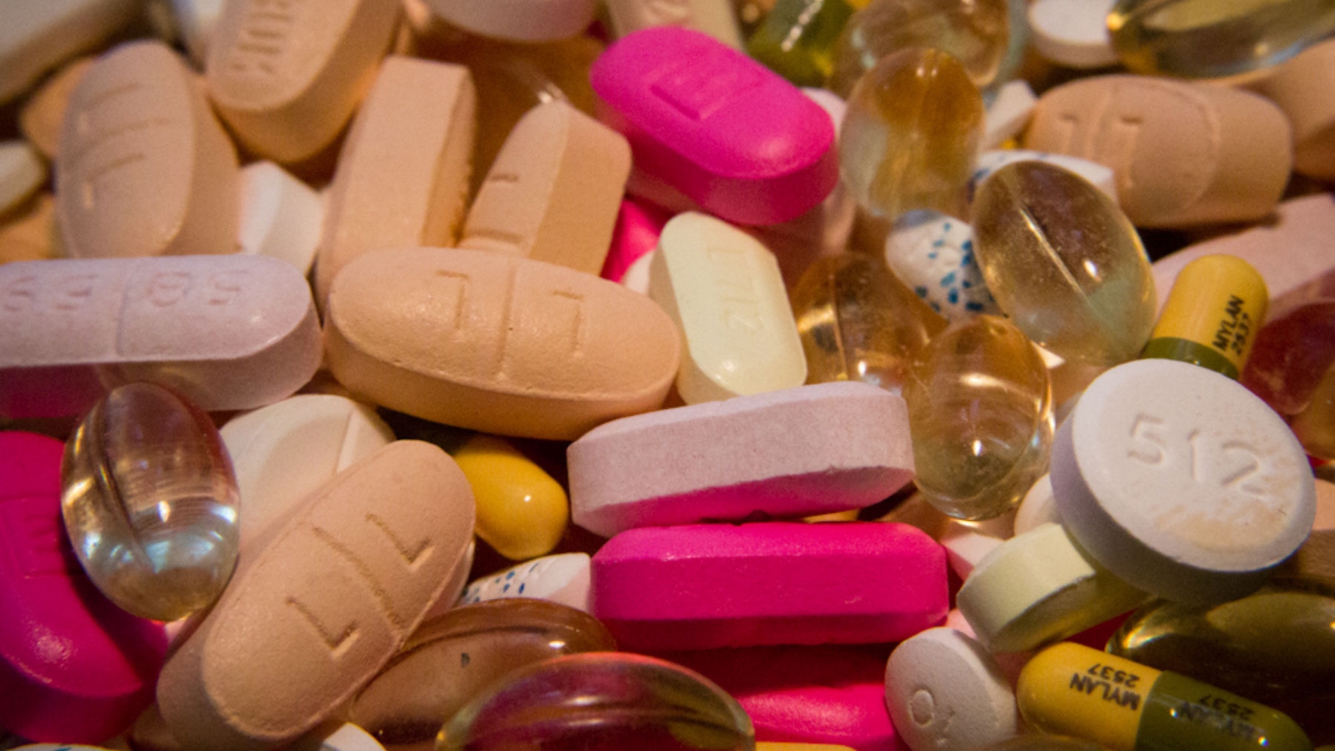 Die neuen Social Media-Richtlinien für Pharma-Unternehmen verlangen ausgewogene Kommunikation auf Twitter. Die neuen Social Media-Richtlinien für Pharma-Unternehmen verlangen ausgewogene Kommunikation auf Twitter.