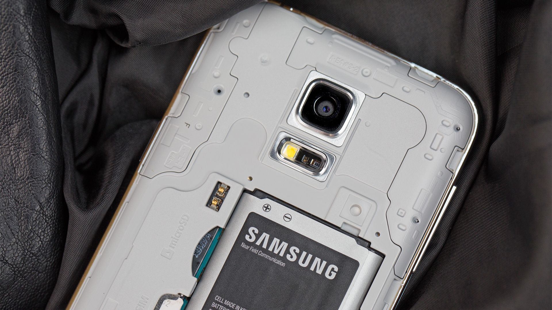Dem Samsung Galaxy S5 mini unter die Haube geschaut Dem Samsung Galaxy S5 mini unter die Haube geschaut