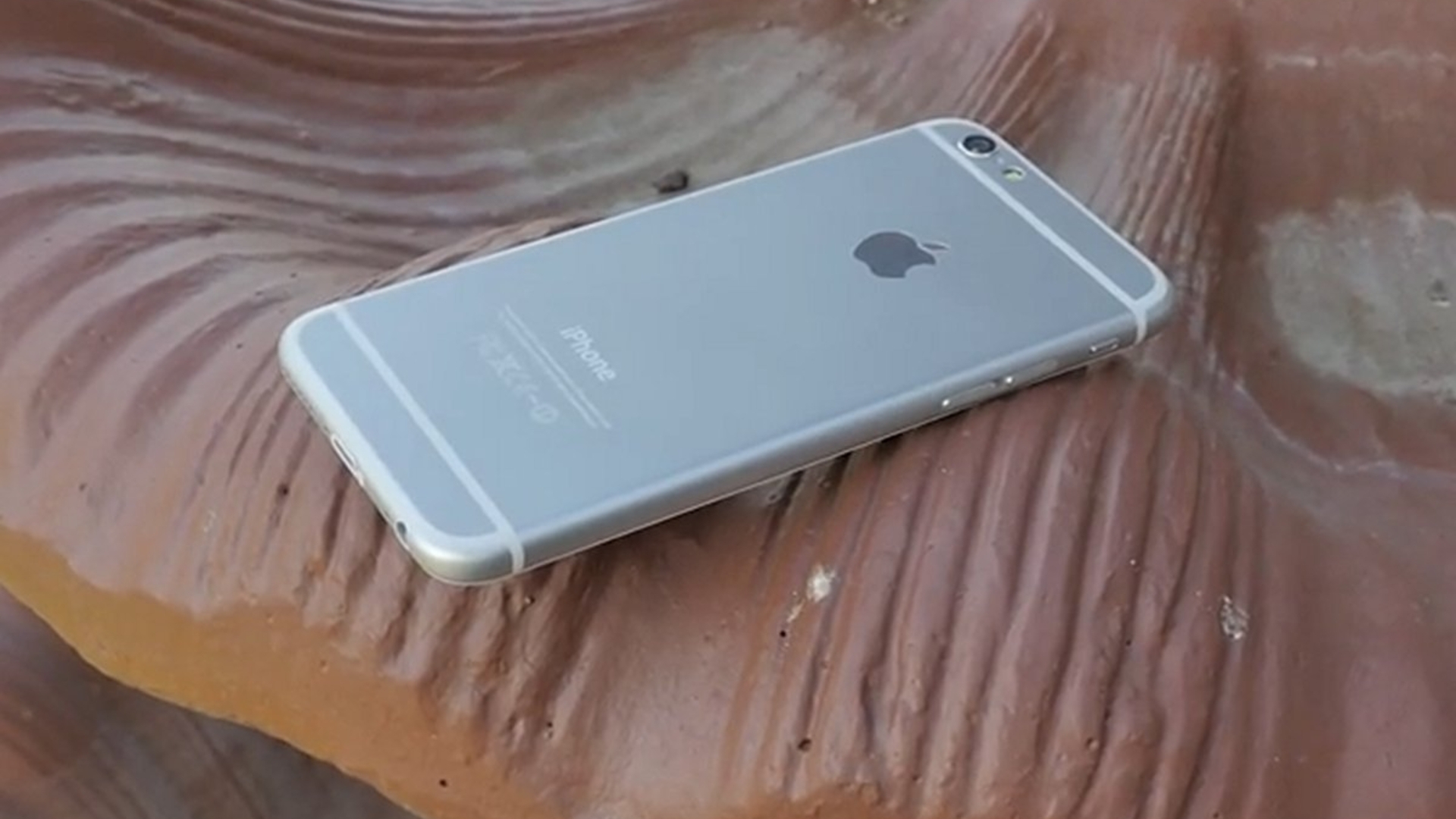 Echt sieht er auf den ersten Blick schon aus, der iPhone 6-Klon Echt sieht er auf den ersten Blick schon aus, der iPhone 6-Klon