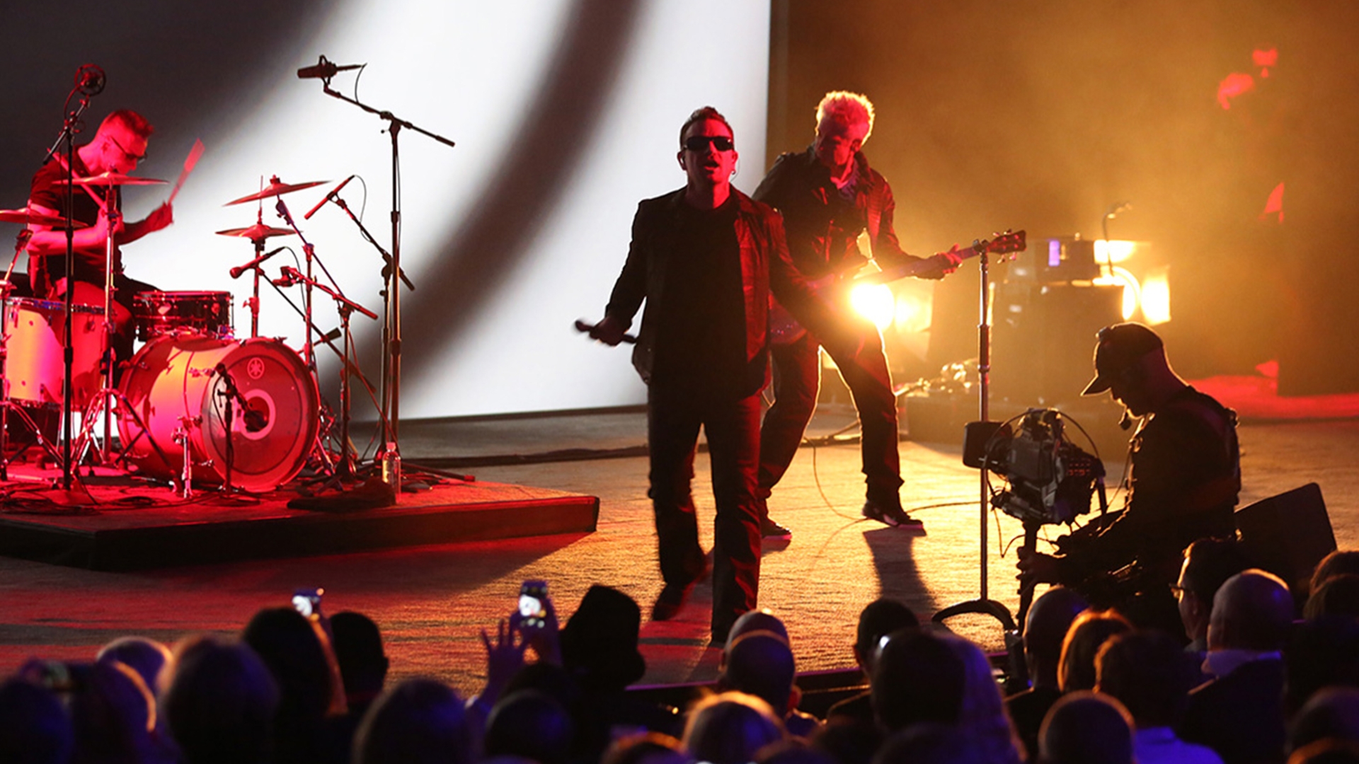 Apple Keynote, U2