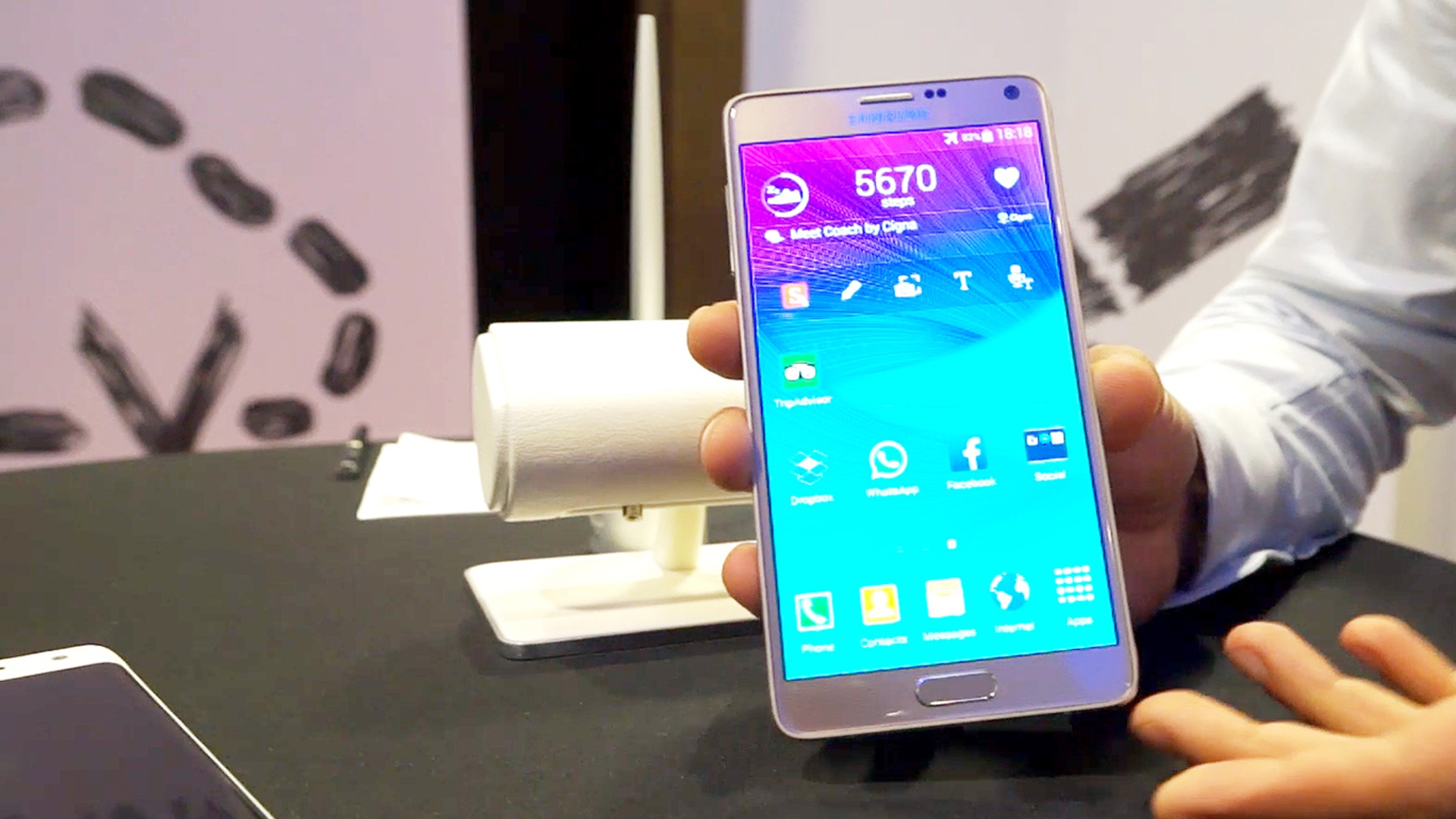 Der Touchscreen vom Samsung Galaxy Note 4 ist stolze 5,7 Zoll groß.