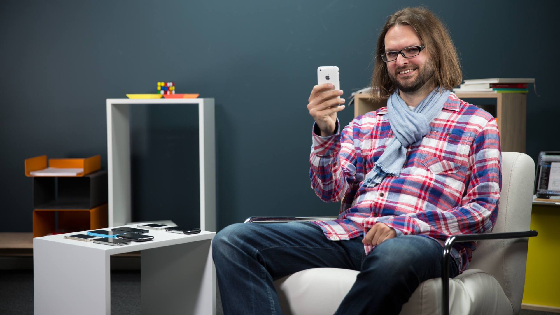 Die zweite Generation hat es in sich:  Das iPhone schneller, günstiger – und bekam Apps! Die zweite Generation hat es in sich:  Das iPhone schneller, günstiger – und bekam Apps!