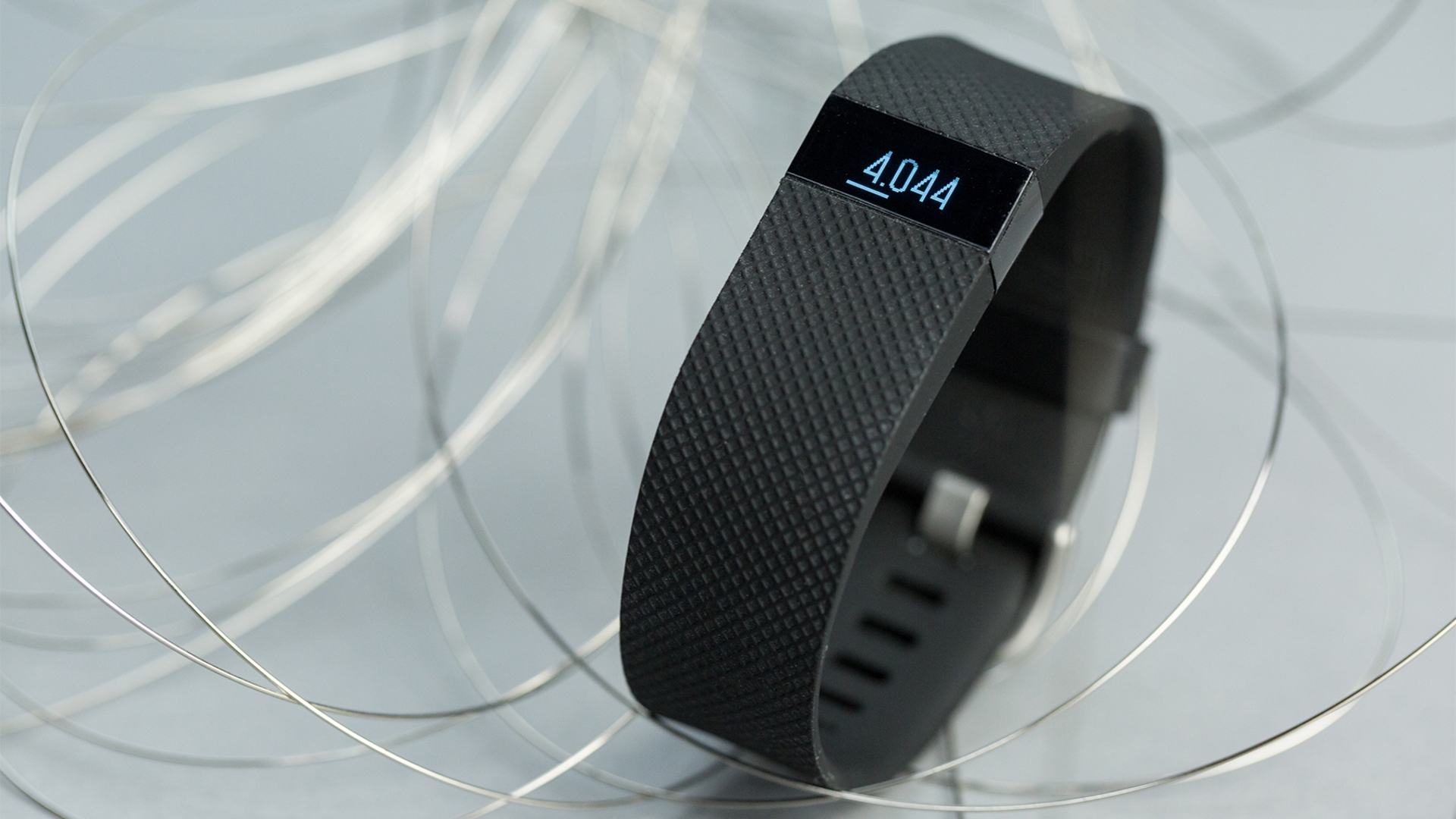 Fitbit Charge HR: Der Fitnesstracker misst Euren Puls.