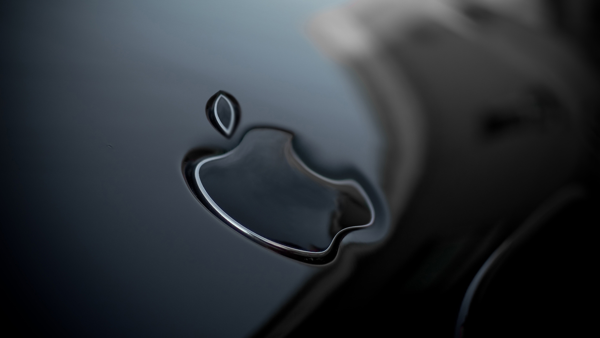 Das Apple-Logo auf einem Auto Das Apple-Logo auf einem Auto