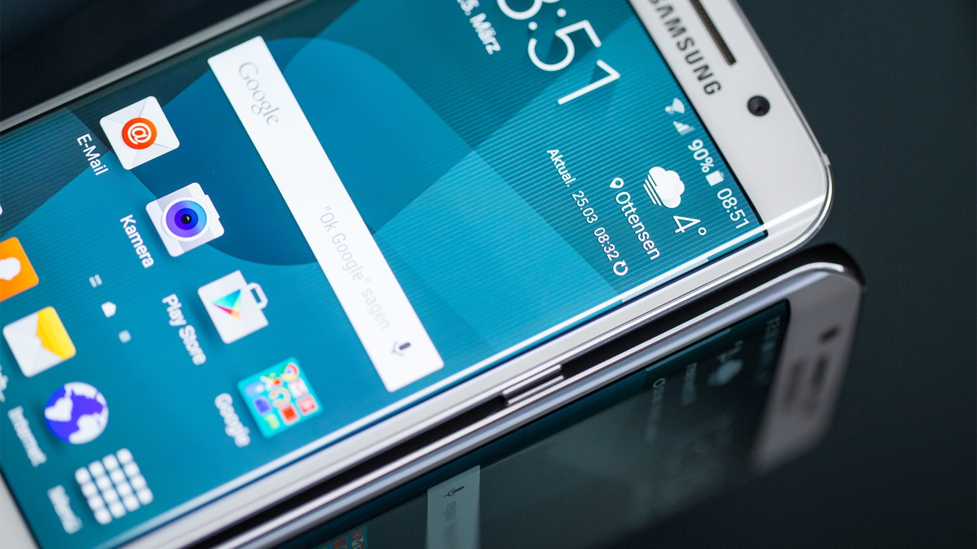 Samsung Galaxy S6 edge Samsung Galaxy S6 edge