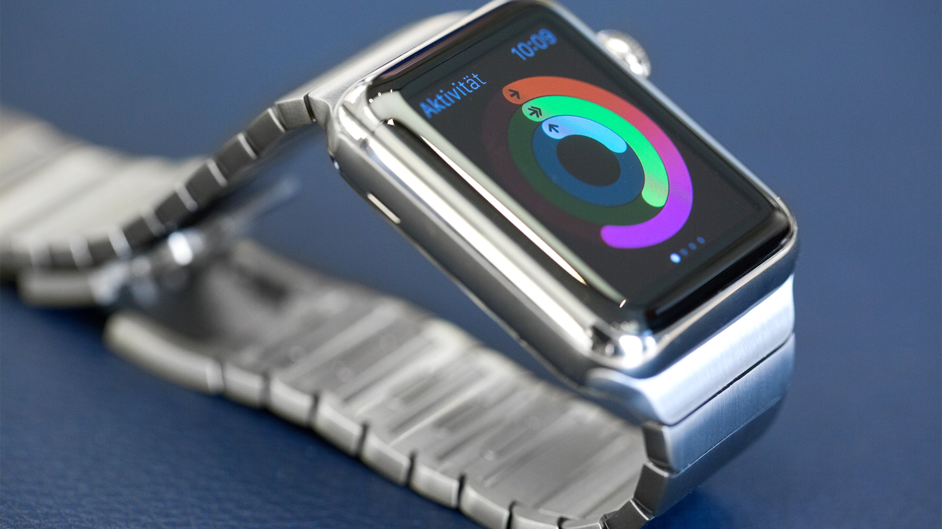 Apple Watch mit aktivierter Fitness-App Apple Watch mit aktivierter Fitness-App
