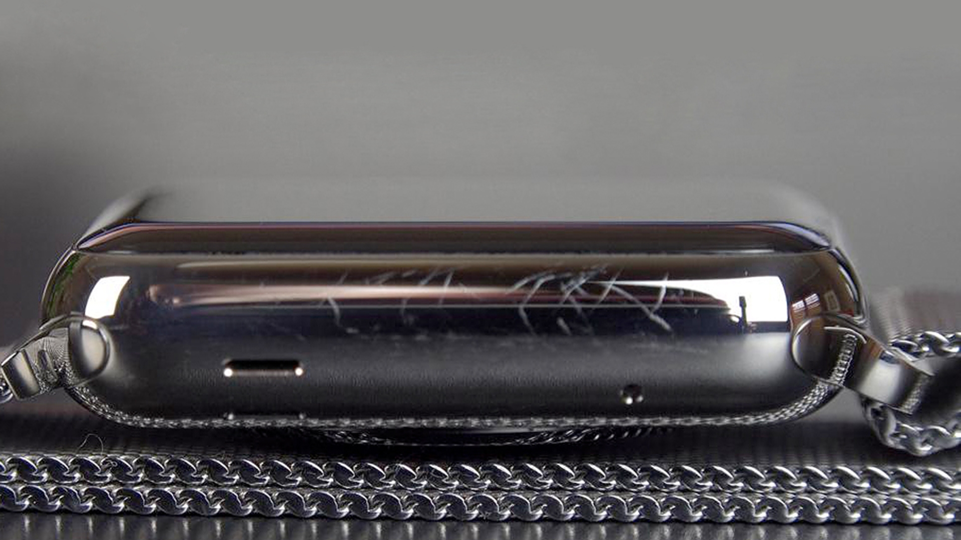 Kleine Kratzer könnt Ihr bei der Apple Watch einfach selbst entfernen Kleine Kratzer könnt Ihr bei der Apple Watch einfach selbst entfernen