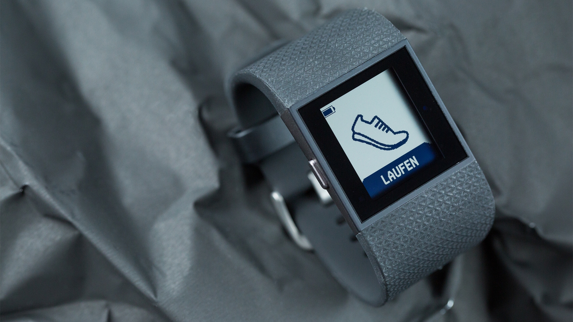 Fitbit Surge: Fitnessuhr mit GPS für den ganzen Tag. Fitbit Surge: Fitnessuhr mit GPS für den ganzen Tag.