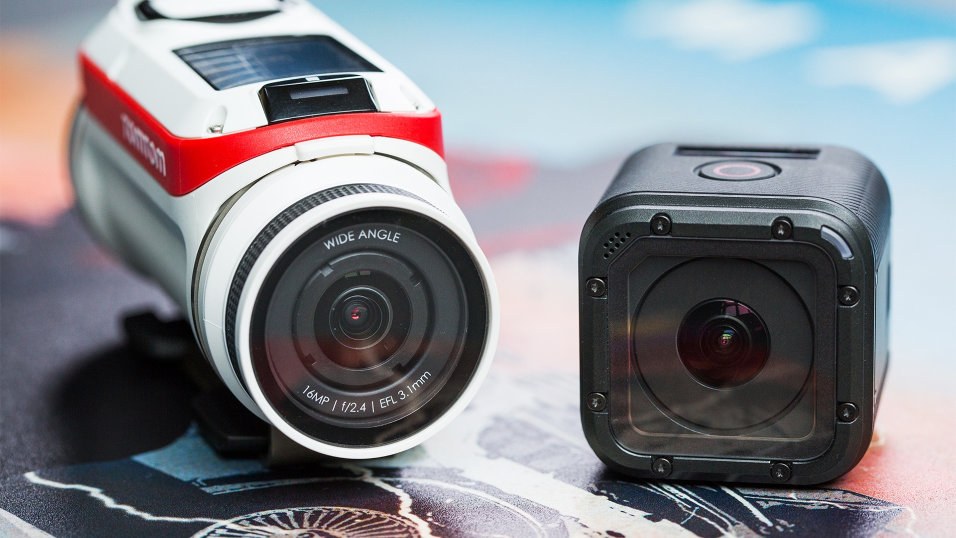 TomTom Bandit vs. GoPro Hero4 Session: Der Preis ist gleich, sonst aber viel anders. TomTom Bandit vs. GoPro Hero4 Session: Der Preis ist gleich, sonst aber viel anders.