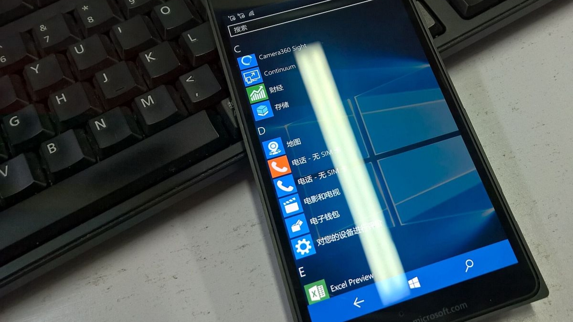 Hier soll ein Prototyp des Microsoft Lumia 940 zu sehen sein Hier soll ein Prototyp des Microsoft Lumia 940 zu sehen sein