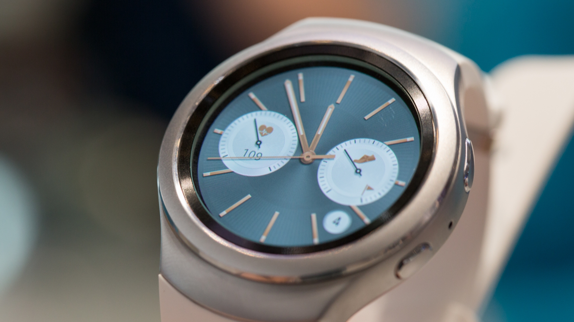 Samsung Gear S2: Das Rad ums Ziffernblatt dient der Steuerung