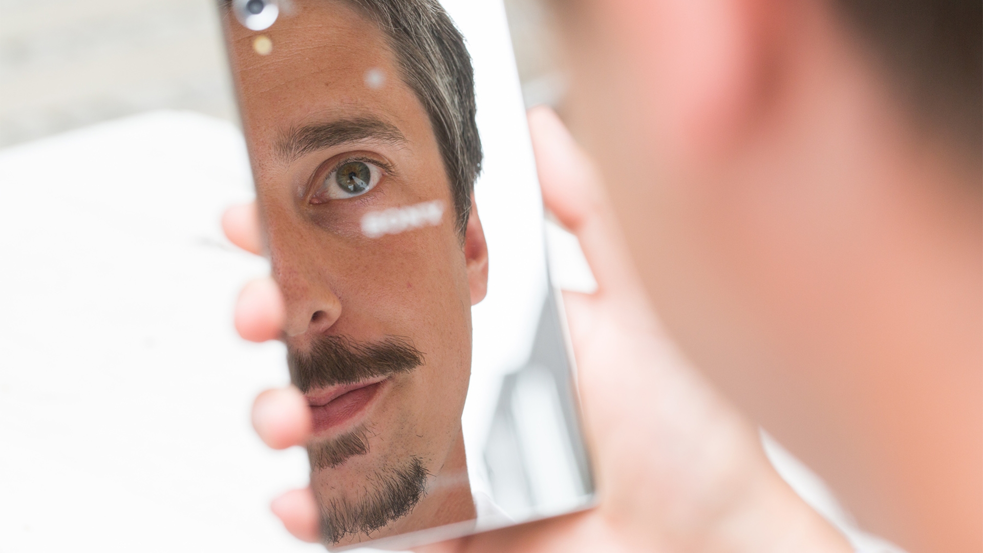 Das Sony Xperia Z5 Premium mit spiegelnder Rückseite Das Sony Xperia Z5 Premium mit spiegelnder Rückseite