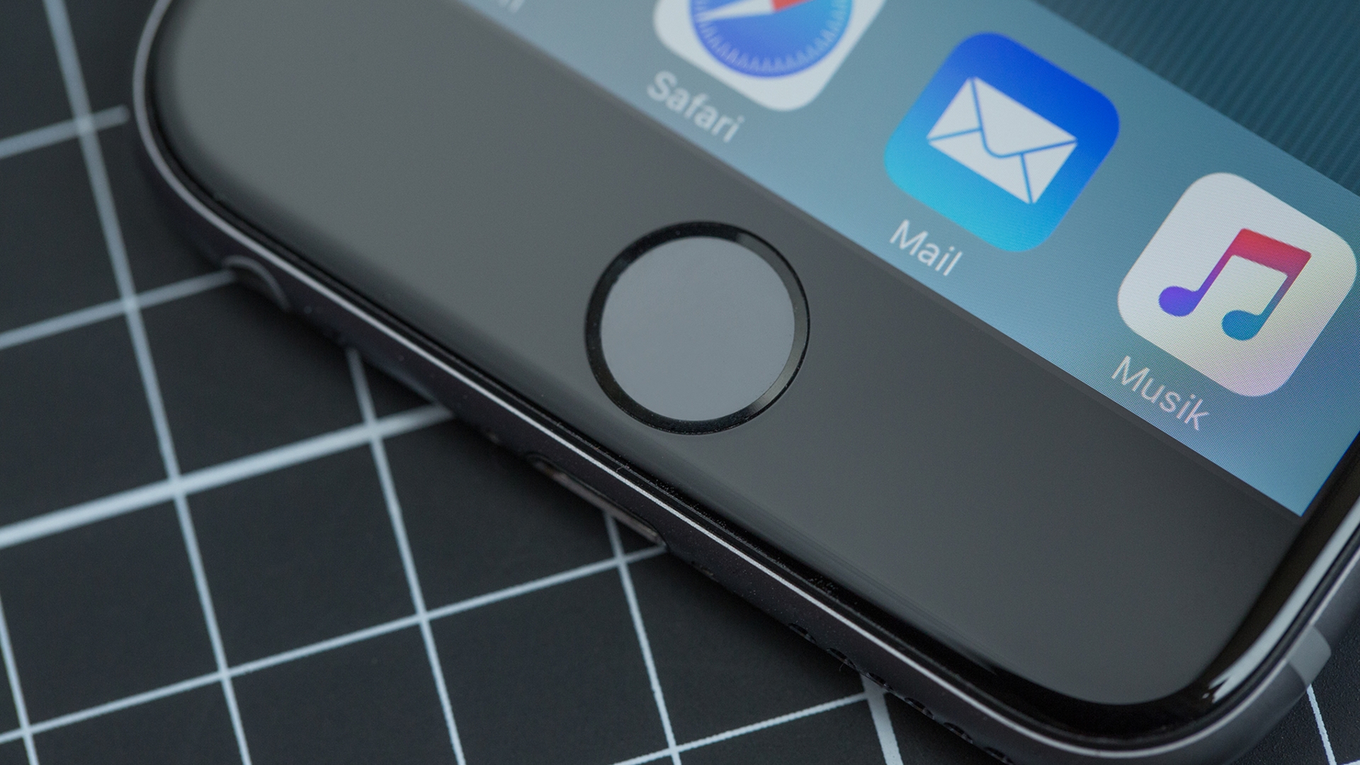 Apple iPhone 6s Apple iPhone 6s