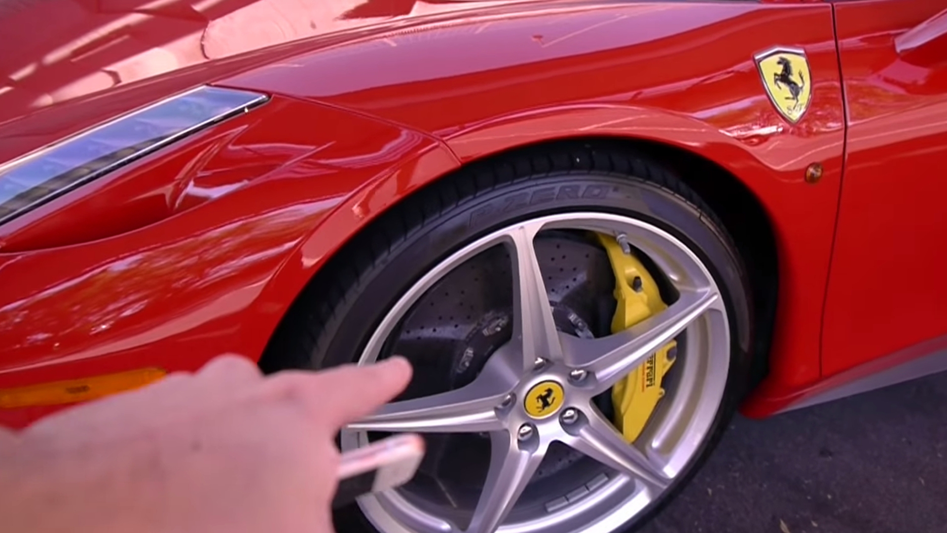 Ferrari 458 Italia vs iPhone 6s Ferrari 458 Italia vs iPhone 6s