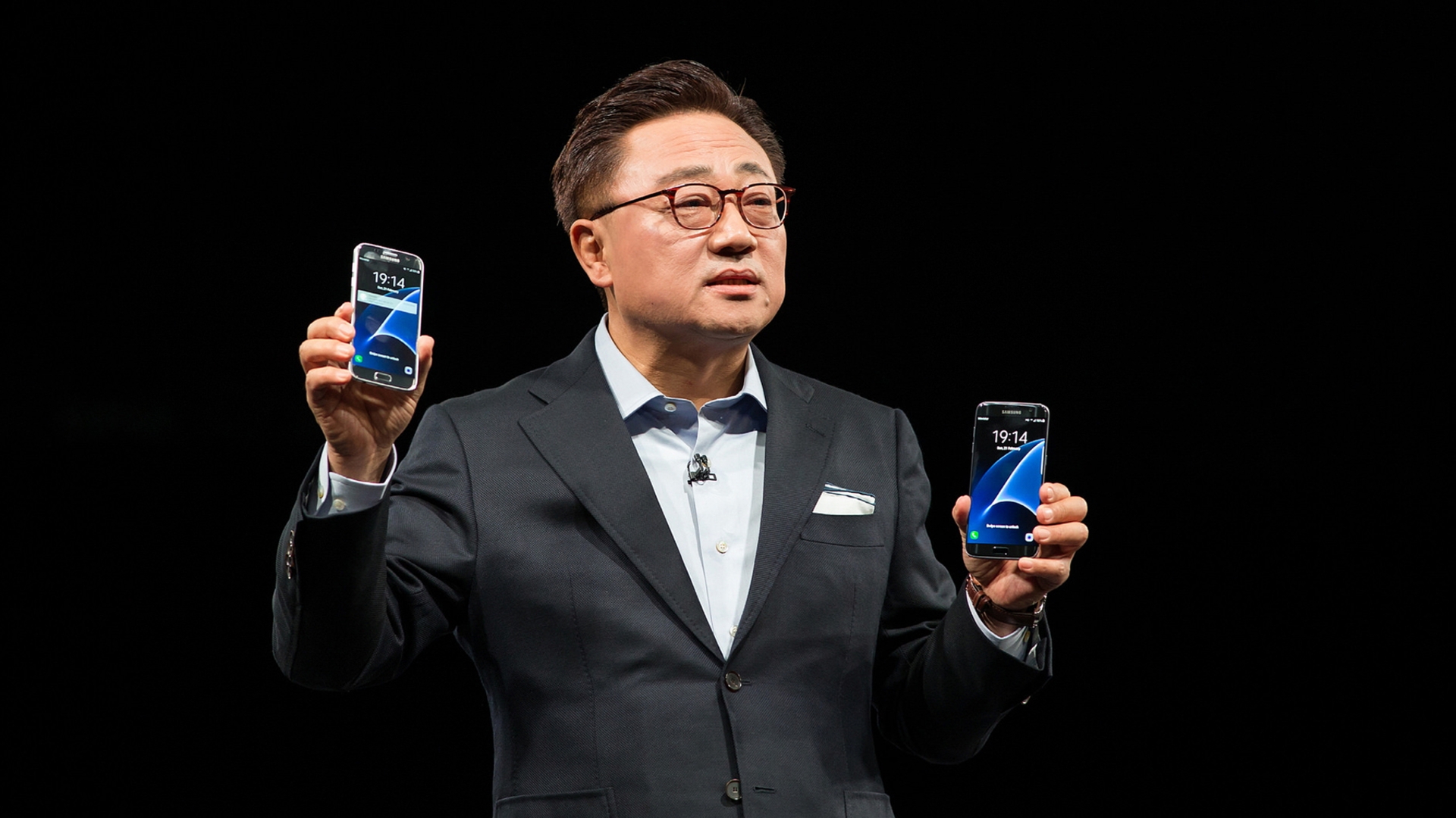 Samsung Galaxy S7 Edge unpacked