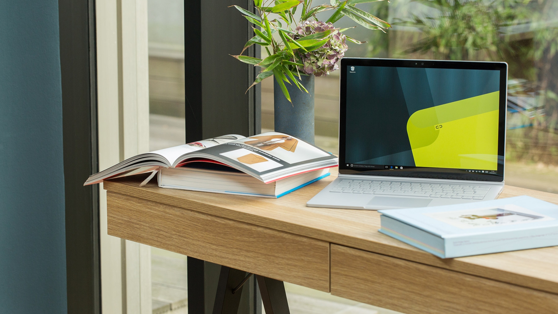 Surface Book: Microsoft Laptop mit abnehmbaren Display. Surface Book: Microsoft Laptop mit abnehmbaren Display.