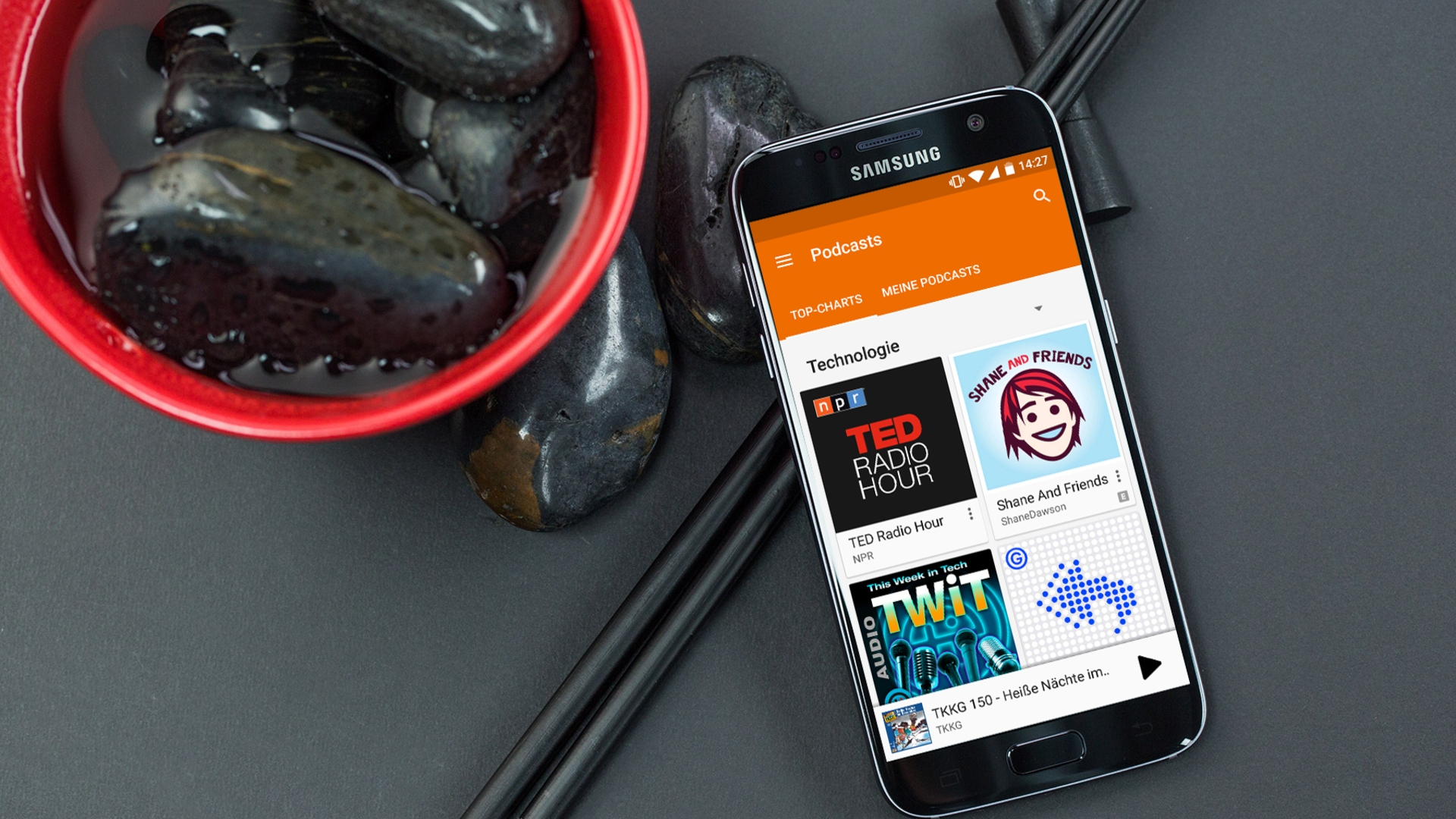 Google Play Music: Podcasts gibt es vorerst nur in den USA. Samsung Galaxy S7 mit geöffneter Google Play Music App