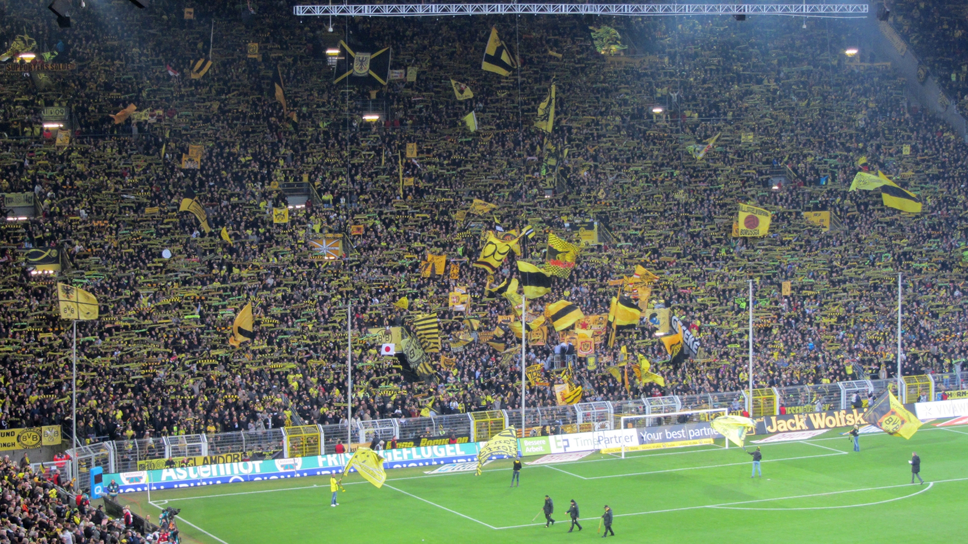 Bundesliga, BVB schwarzgelbe Stadionansicht bei einem Bundesliga-Spiel