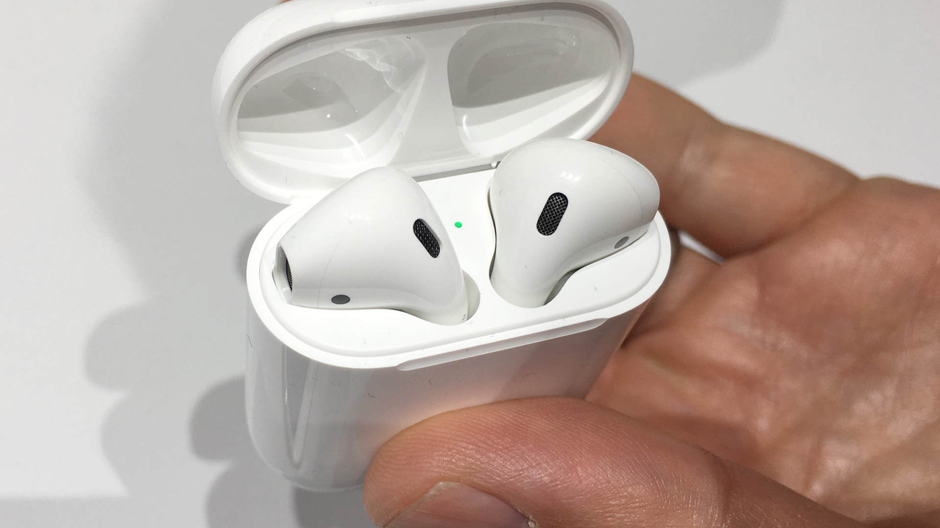 Apple AirPods Apple AirPods