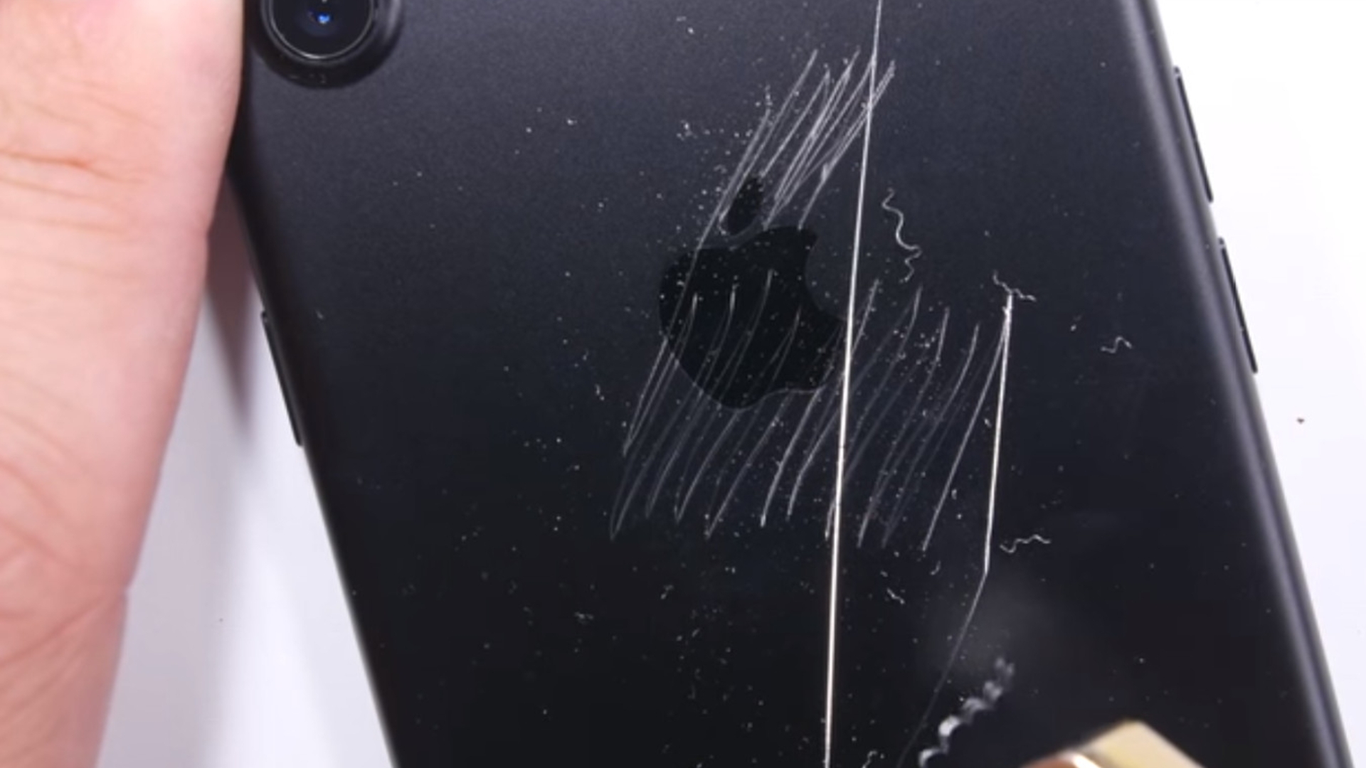 iPhone 7 Schwarz Kratztests YouTube JerryRigEverything iPhone 7 Schwarz Kratztests YouTube JerryRigEverything