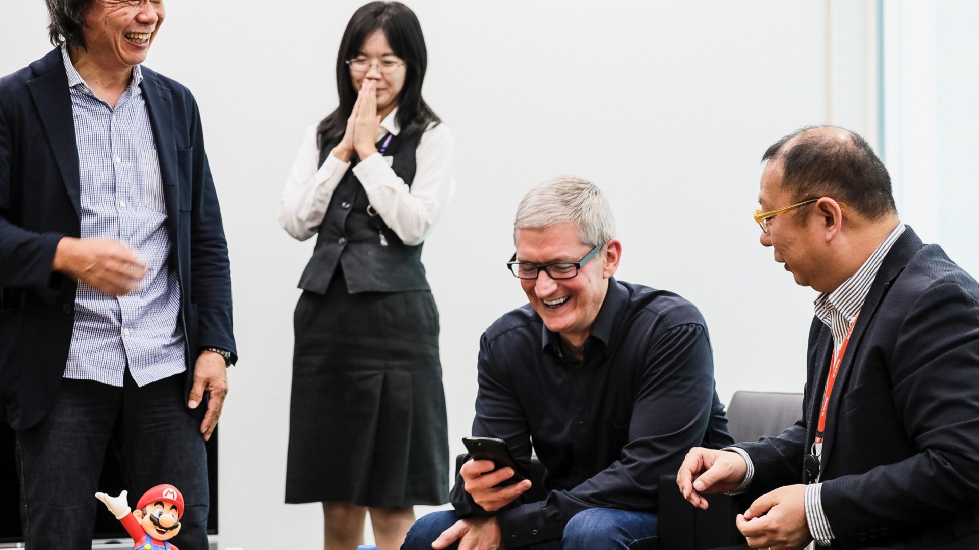 Tim Cook zu Besuch bei Nintendo und Shigeru Miyamoto Tim Cook zu Besuch bei Nintendo und Shigeru Miyamoto