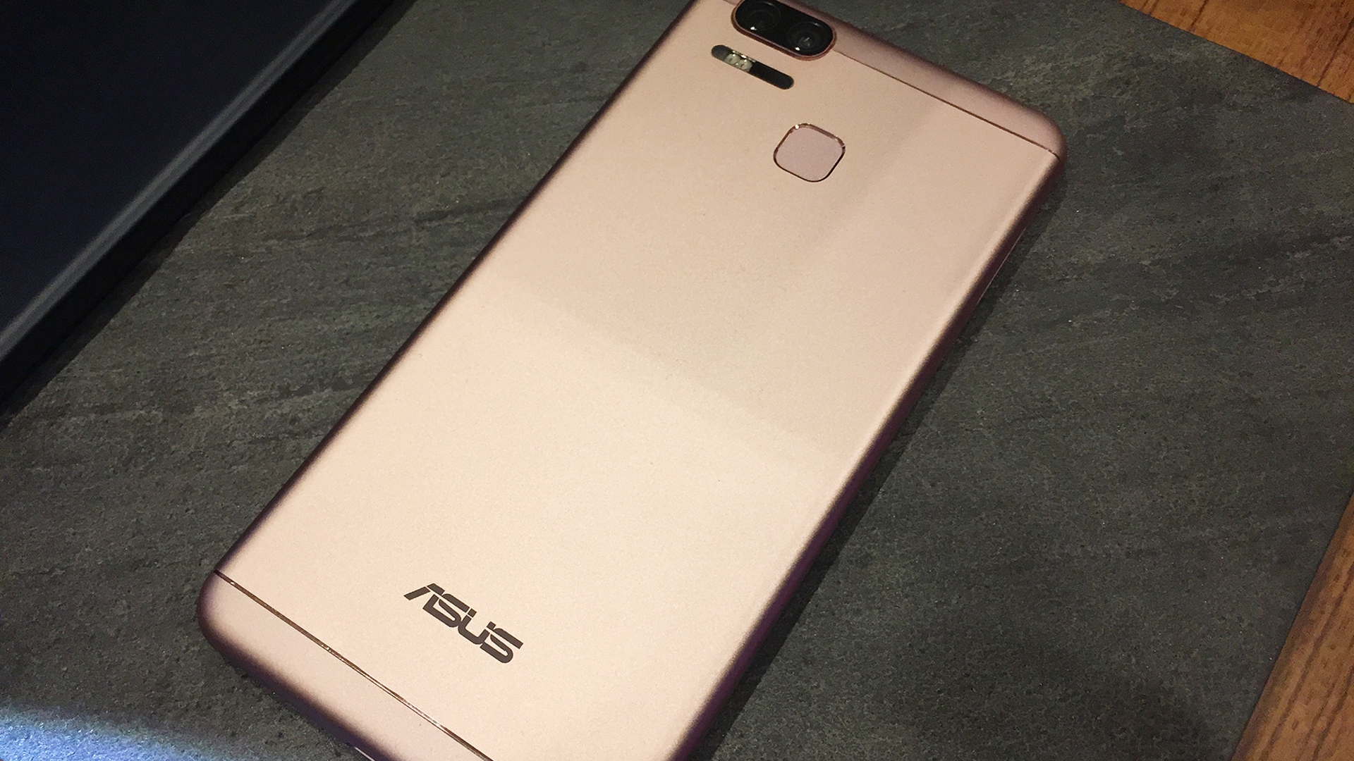 Asus ZenFone 3 Zoom Asus ZenFone 3 Zoom