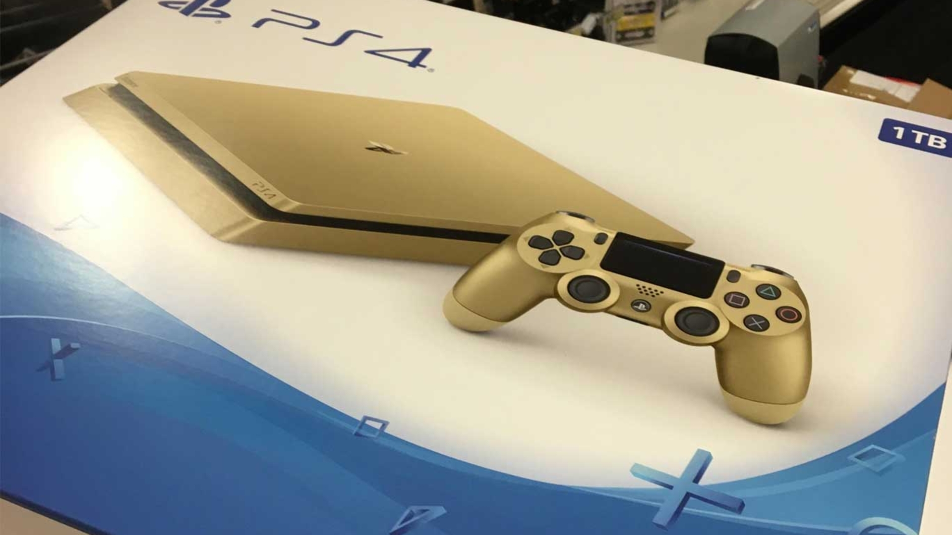 Für kurze Zeit ist die PlayStation 4 auch in Gold erhältlich Für kurze Zeit ist die PlayStation 4 auch in Gold erhältlich