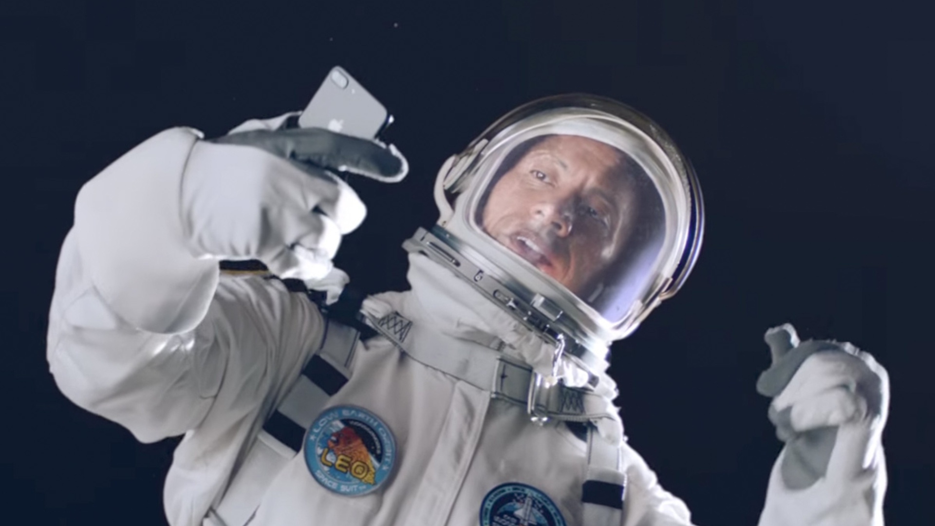 Dwayne Johnson, Siri und iPhone 7 Dwayne Johnson, Siri und iPhone 7