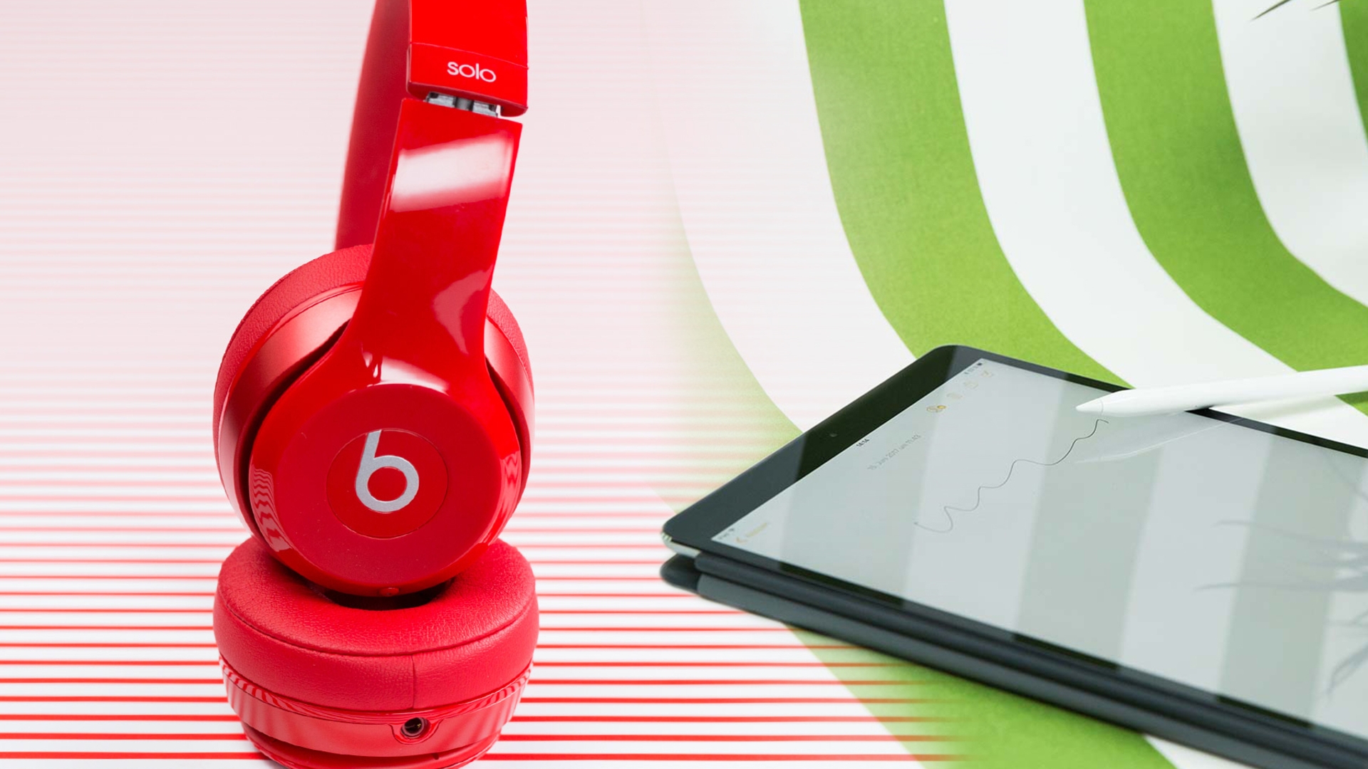 Beats-Kopfhörer und iPad Pro Beats-Kopfhörer und iPad Pro