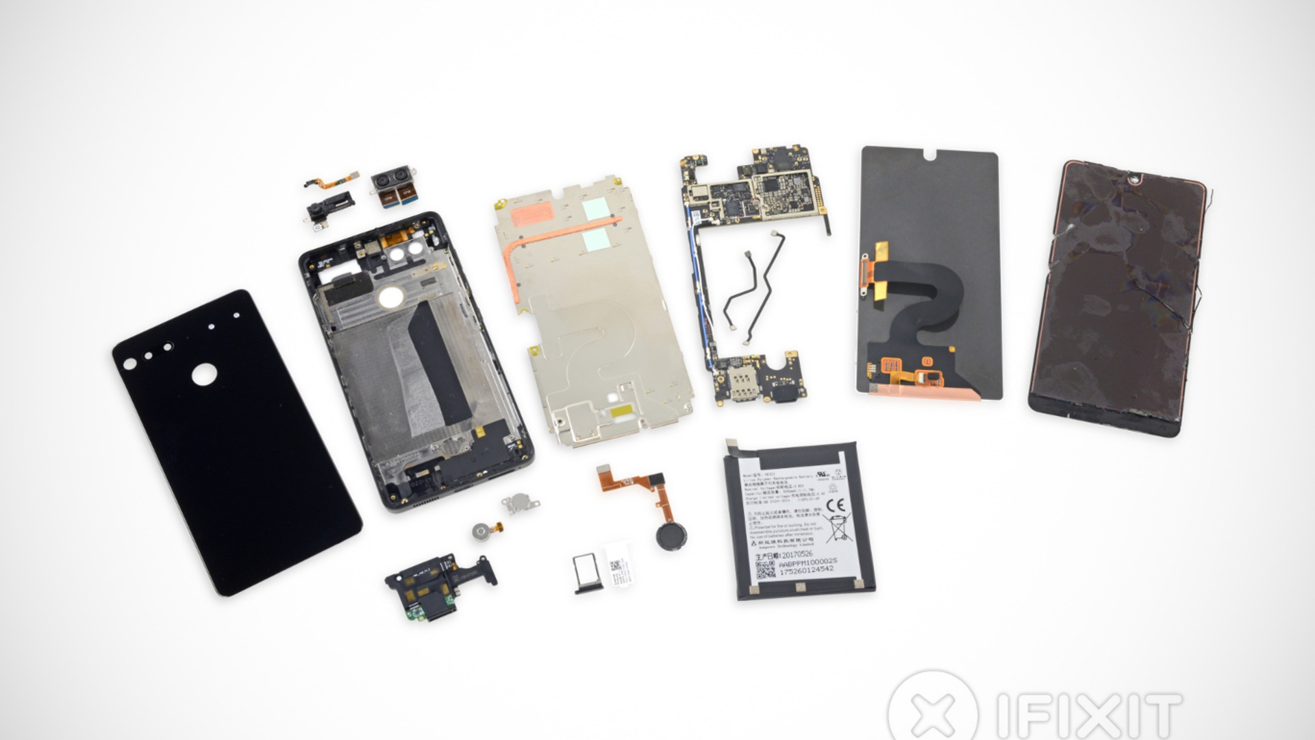 Die Einzelteile des Essential Phone sind mit sehr viel Klebstoff verbunden Die Einzelteile des Essential Phone sind mit sehr viel Klebstoff verbunden