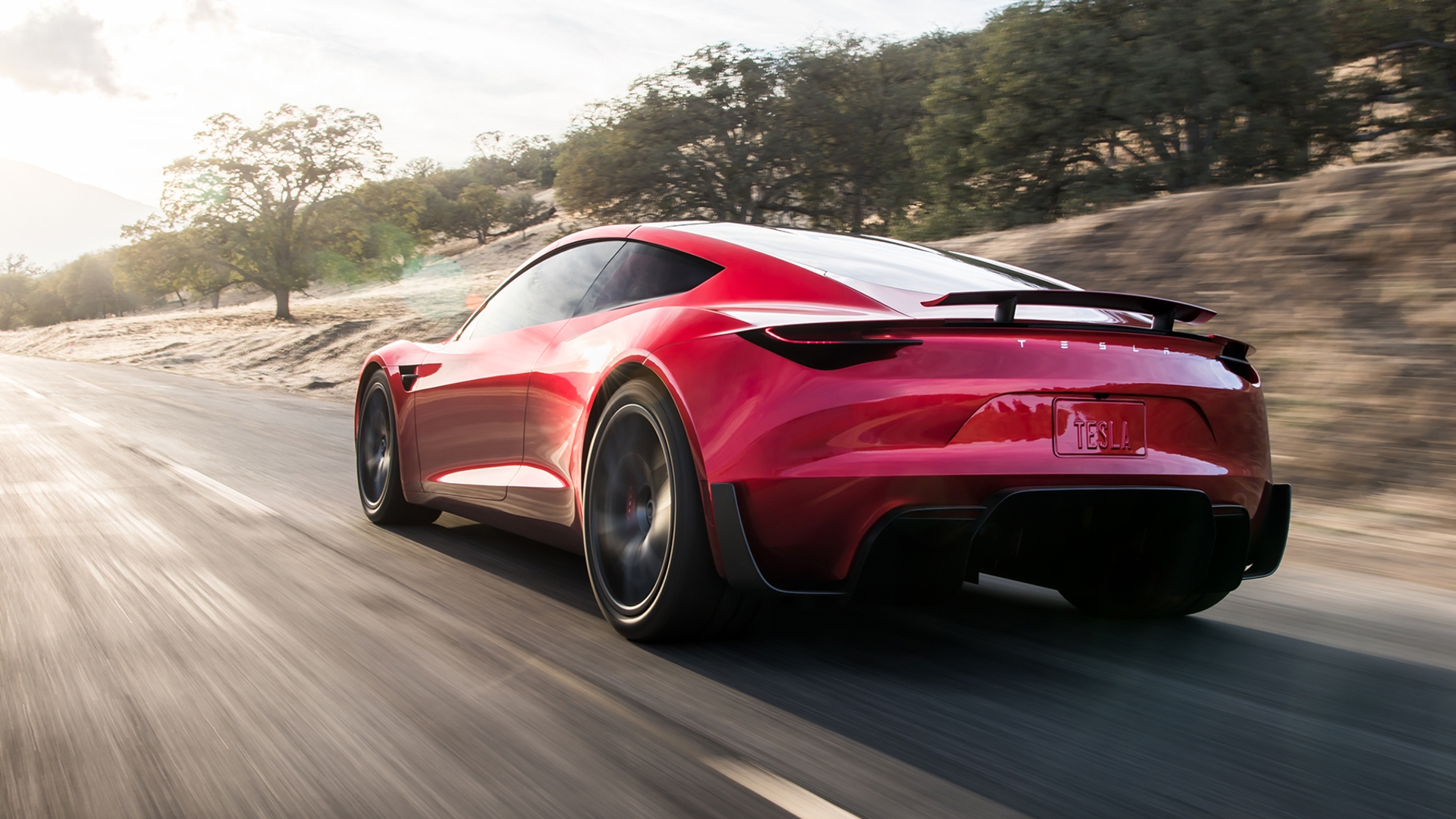 Roadster Ein Auto fährt auf einer Straße.