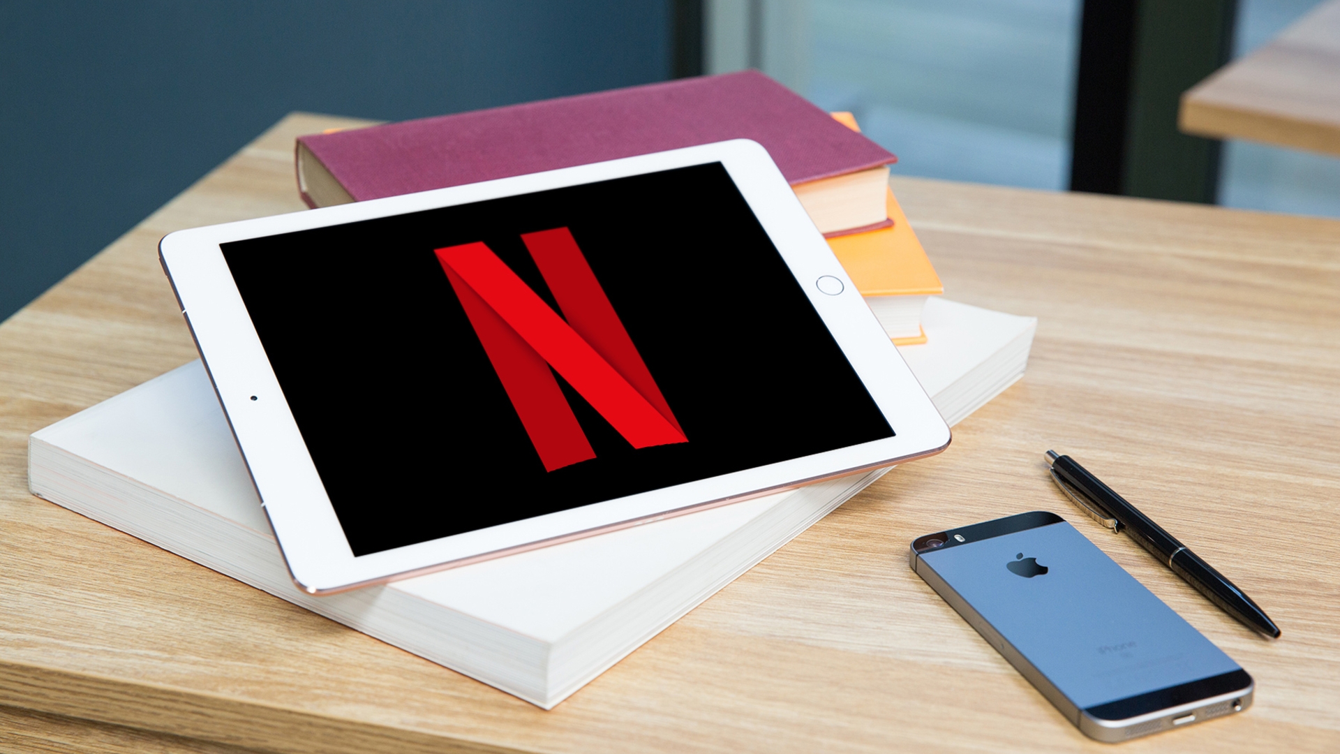 Apple iPad Pro, iPhone SE, Netflix Apple iPad Pro, iPhone SE, Netflix