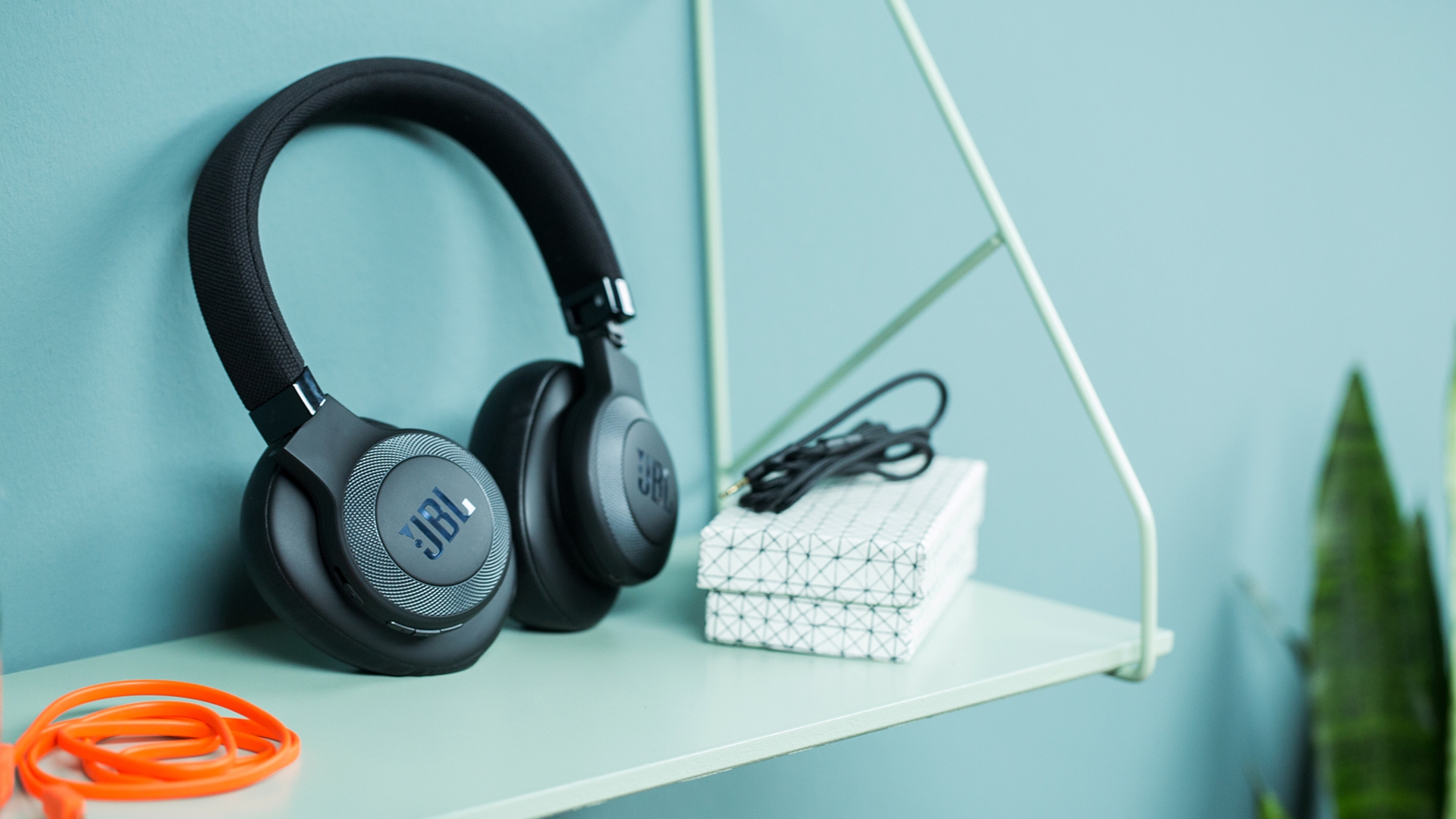 JBL E65BTNC JBL E65BTNC