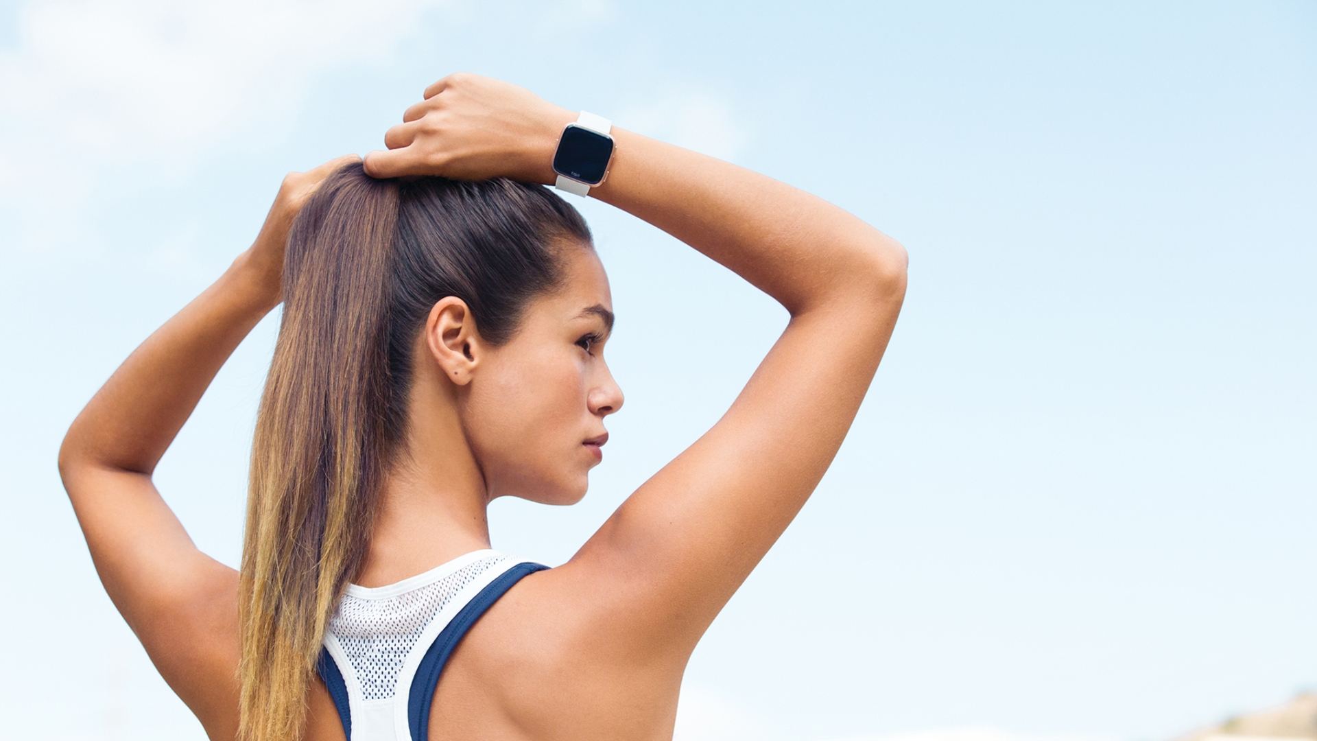 Fitbit_Versa_Lifestyle_Female_OutdoorRun Fitbit_Versa_Lifestyle_Female_OutdoorRun