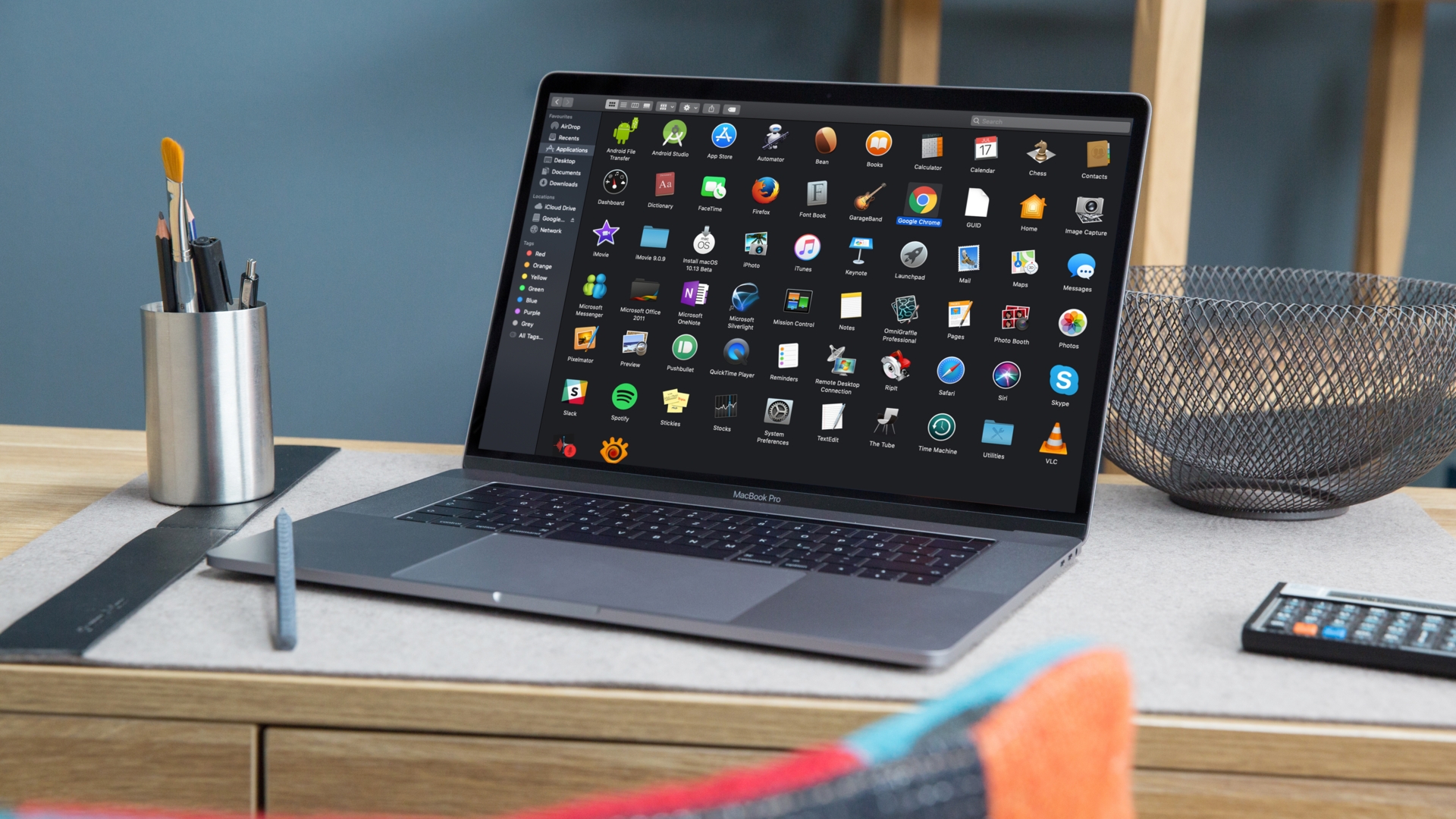 MacBooks sind hochwertig verarbeitet und sehr leistungsstark Darkmode auf dem MacBook Pro 15