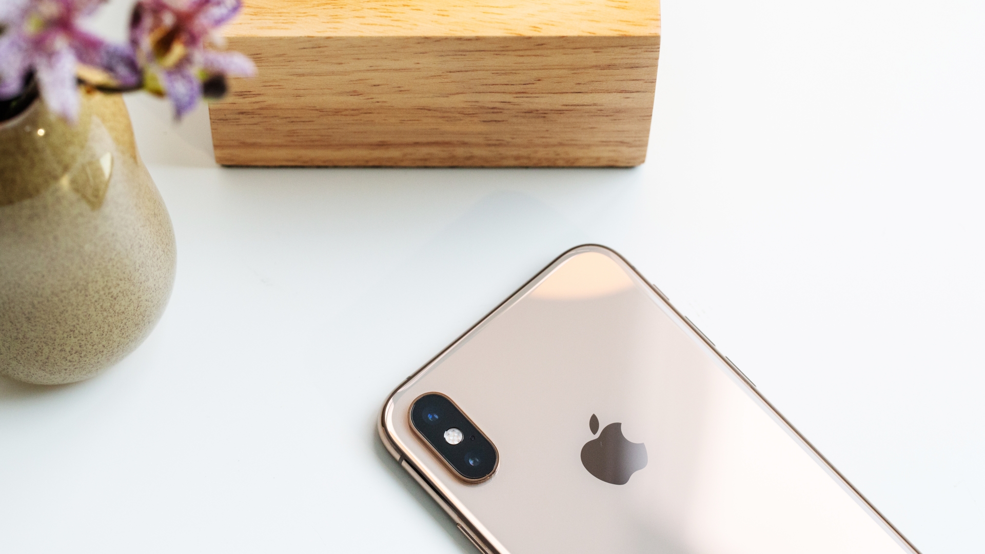 Apple iPhone Xs Apple iPhone Xs
