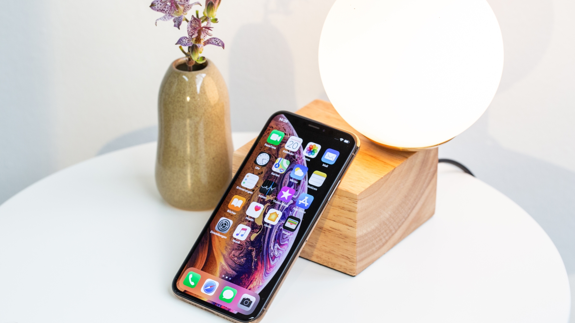 Apple iPhone Xs Apple iPhone Xs
