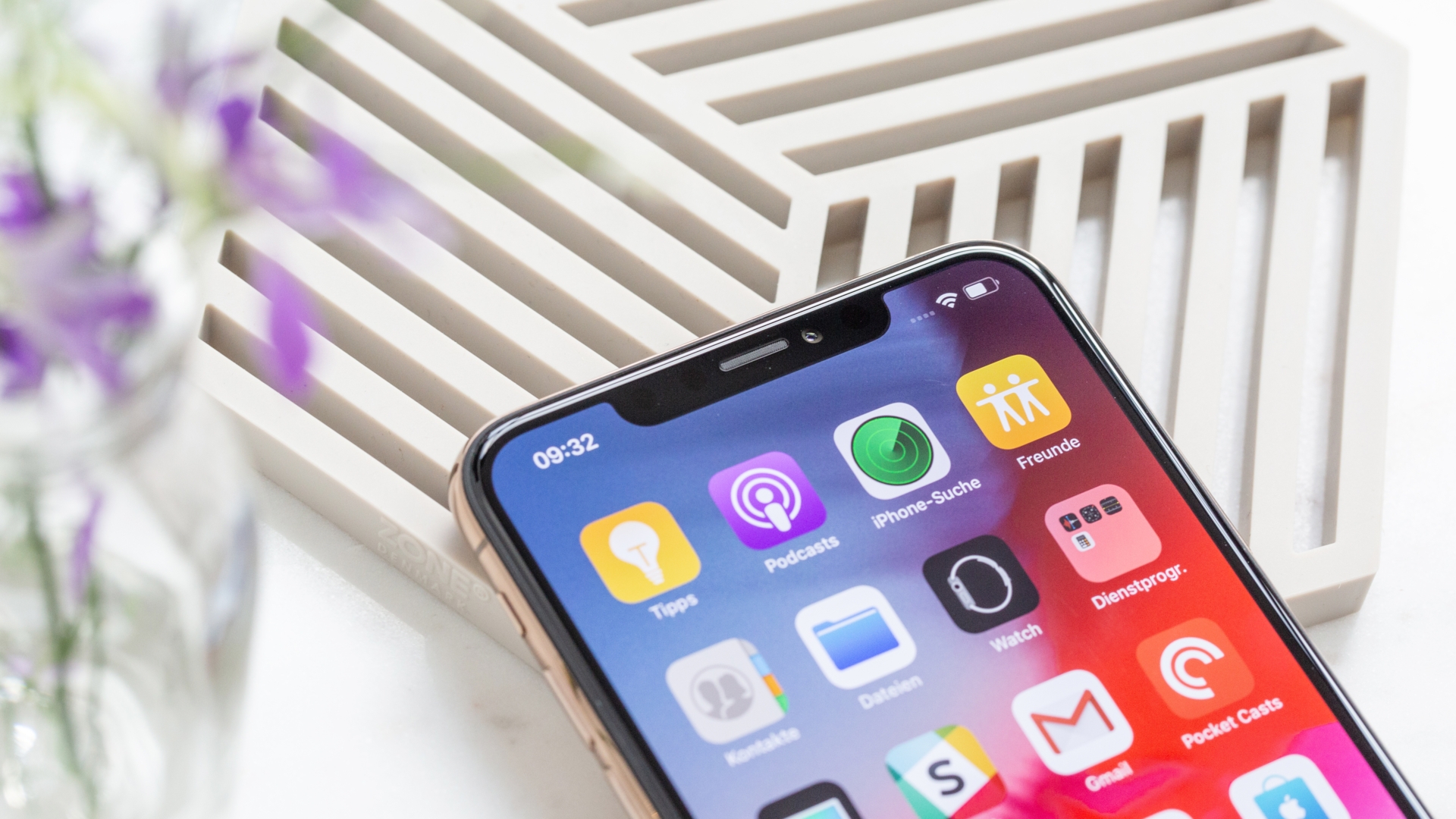 Apple iPhone Xs Max iphone Xs Max auf Tisch mit Blume