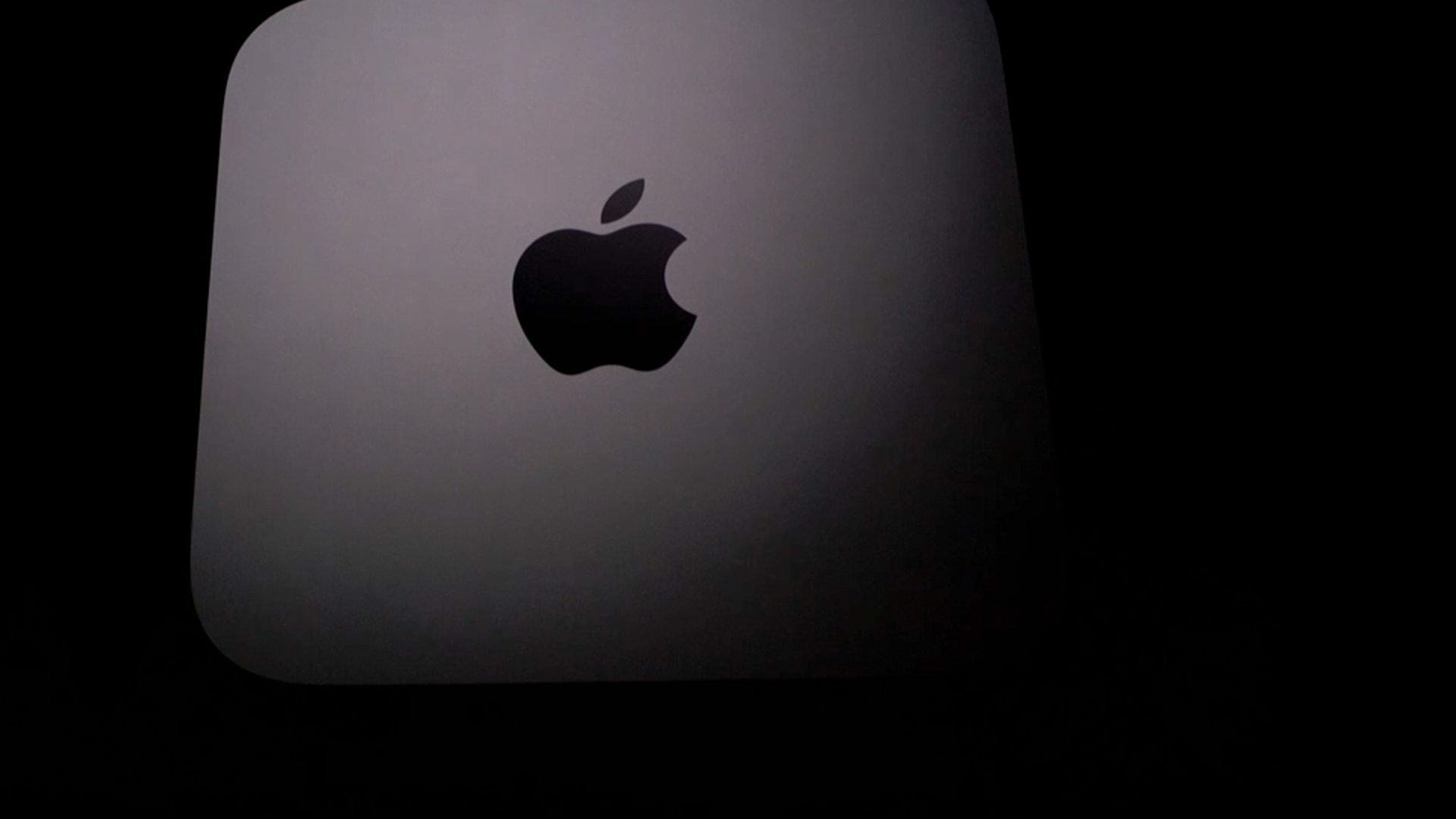 Happy Halloween – Apple hat uns neue MacBooks vorgestellt Mysteriöses MacBook