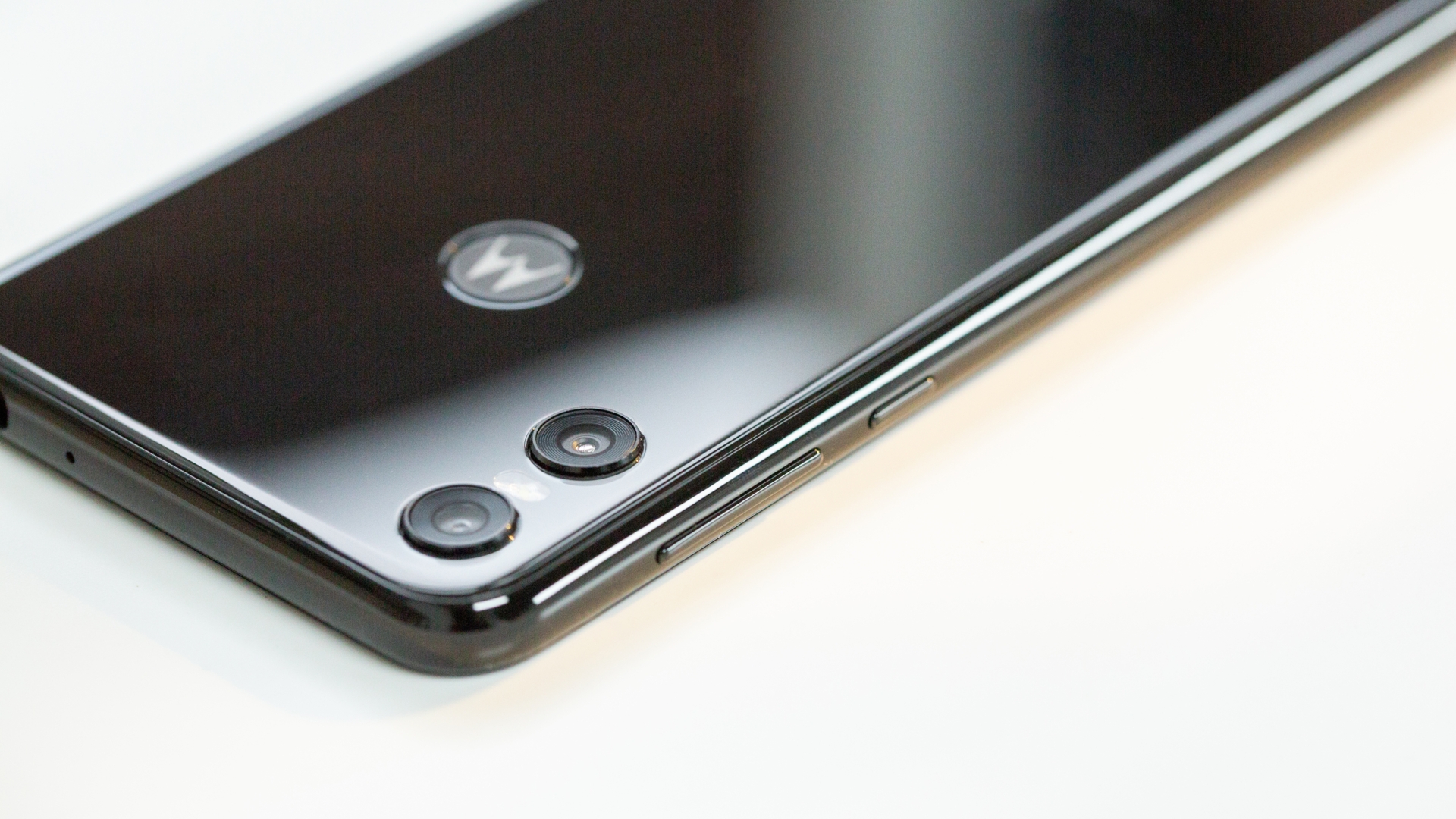 Motorola One Motorola One Rückseite mit Kamera und Fingerabdrucksensor