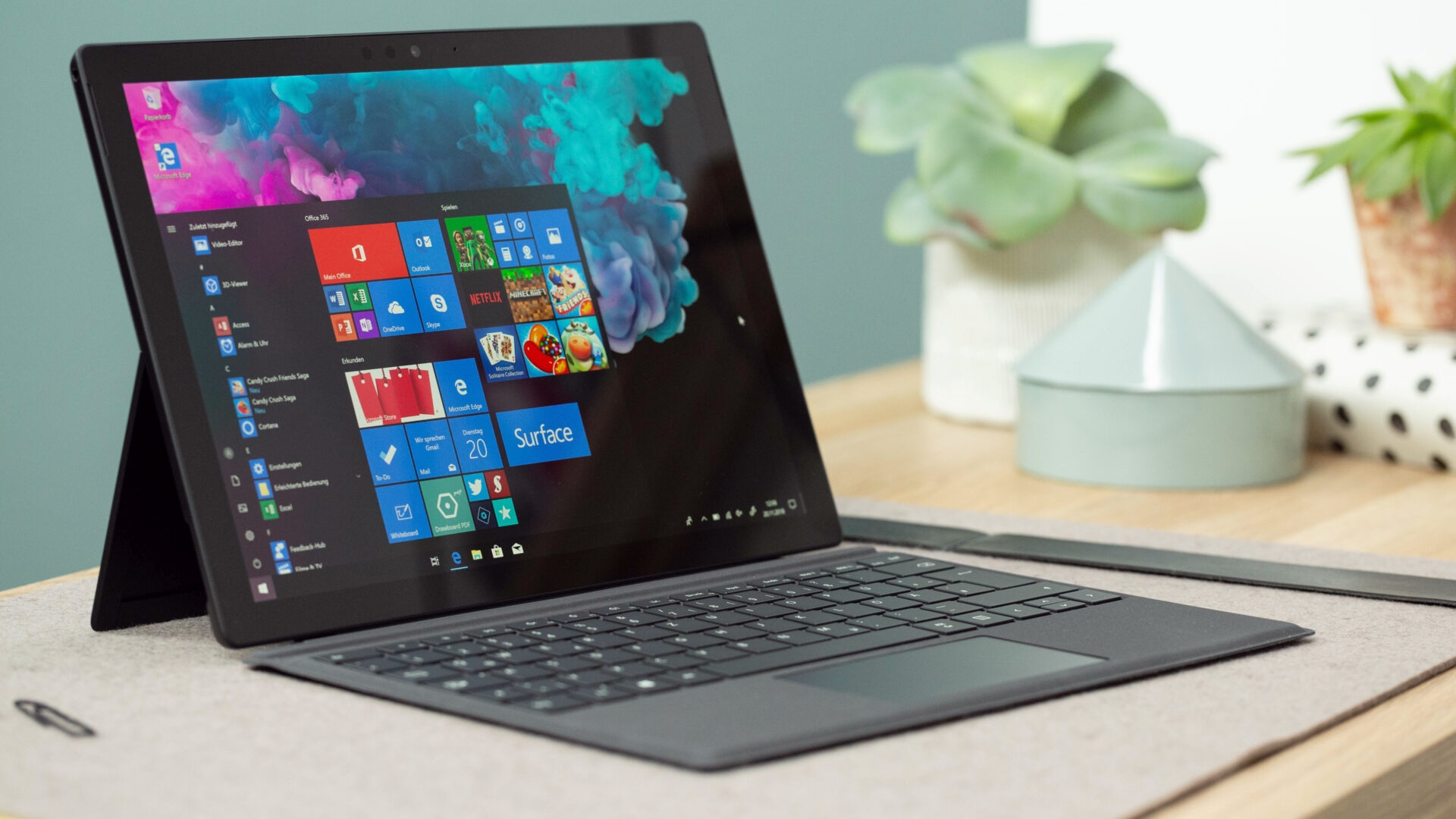 Windows 10 (Bild) gelangt im Oktober 2025 ans Support Ende. Auch auf nicht kompatiblen Geräten könnt ihr aber häufig Windows 11 installieren. Wir verraten, wie. Microsoft Surface Pro 6