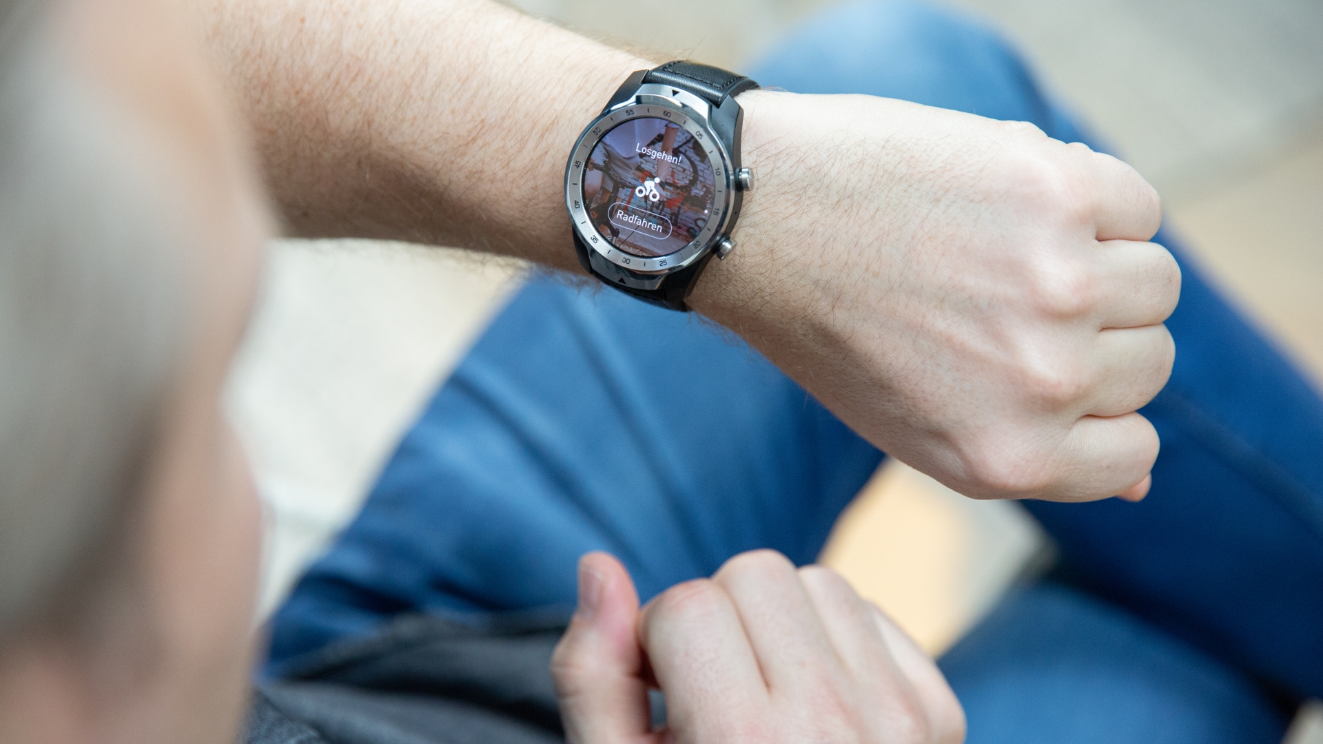 Ticwatch Smartwatch am Handgelenk