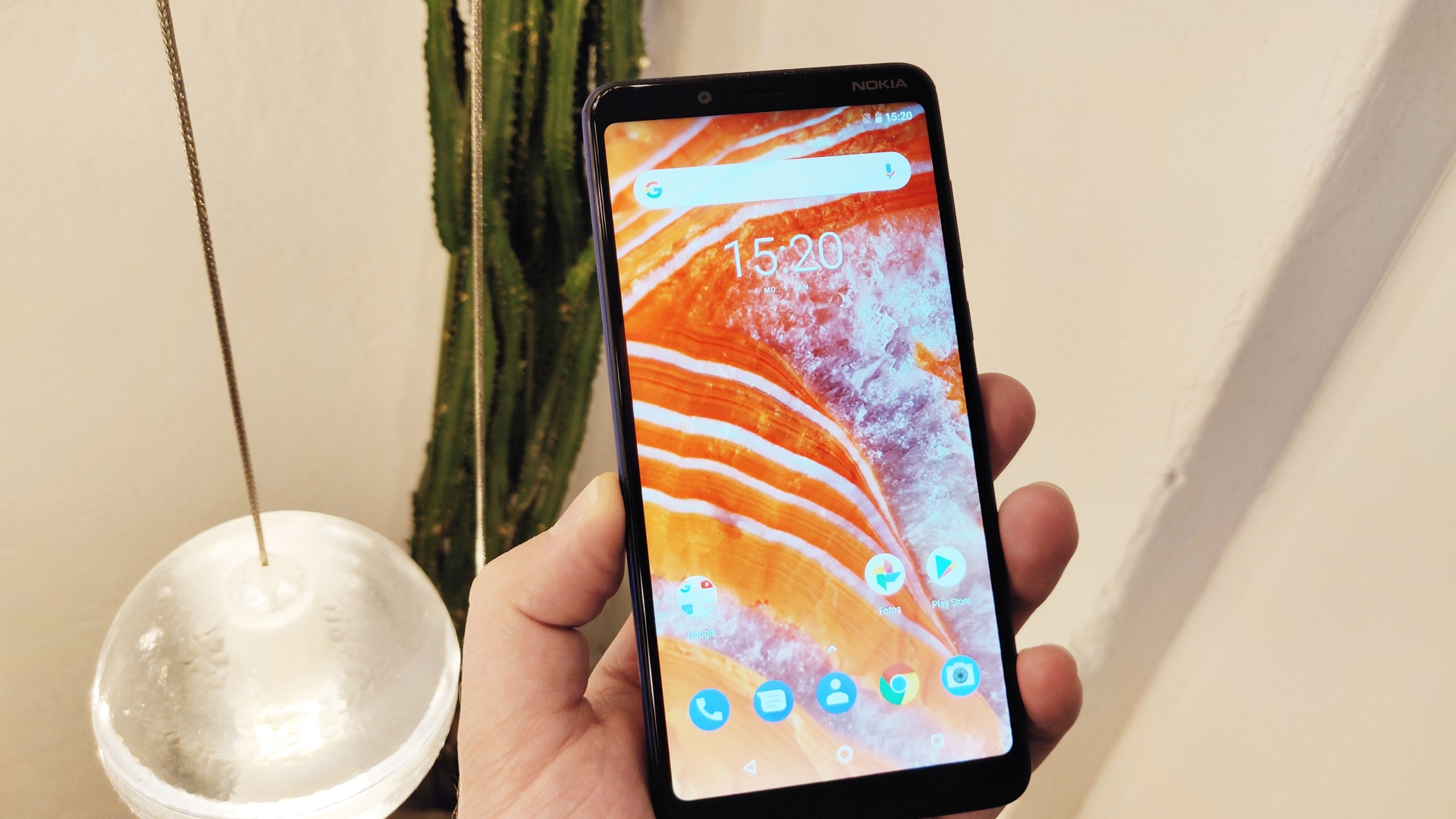 Nokia 3.1 Smartphone in der Hand.