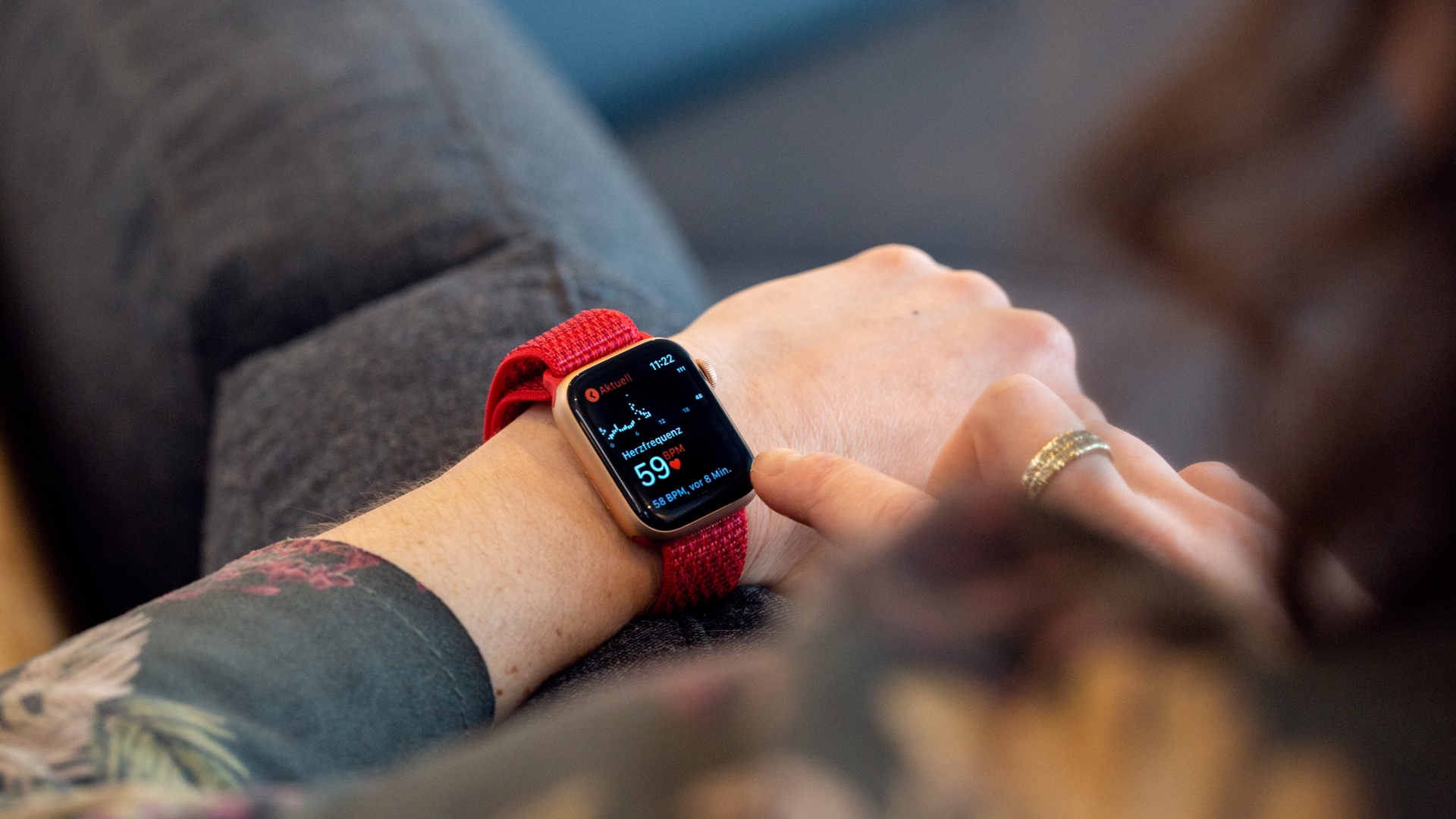 Macht Xiaomi die Apple Watch mit den eigenen Android-Handys kompatibel? Apple Watch Series 4 mit Red Sport Loop