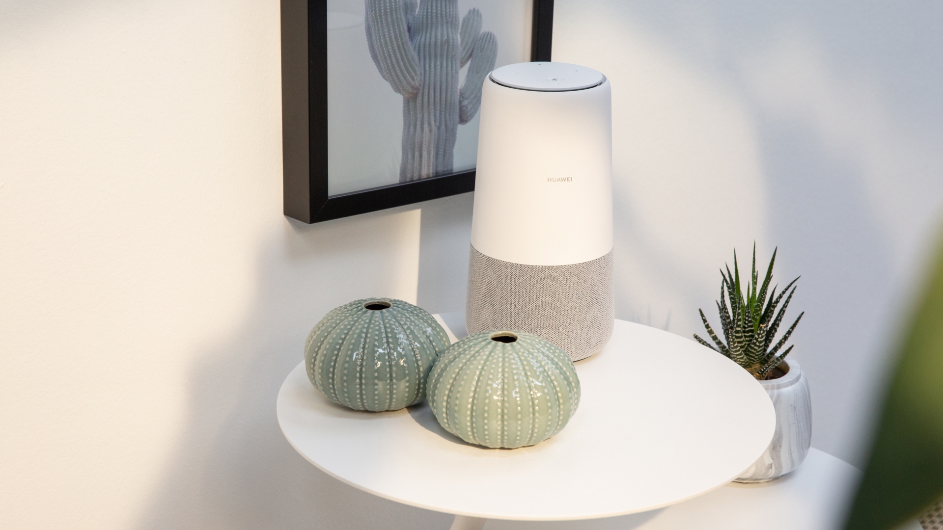 Huawei AI Cube Lautsprecher auf Tisch